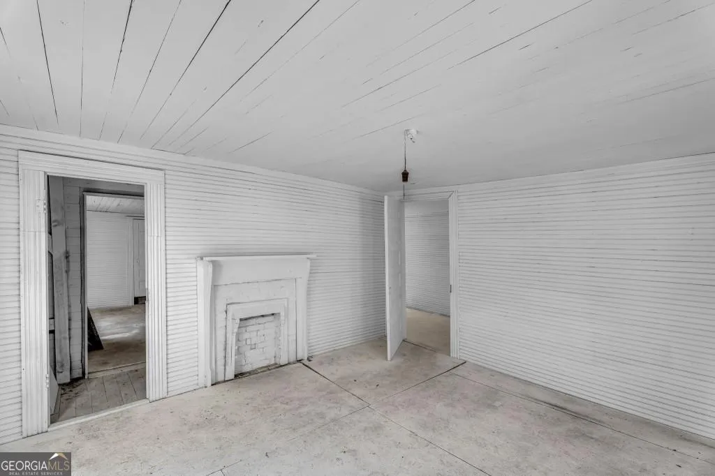 119 E Johnson St — photo 3 of 39