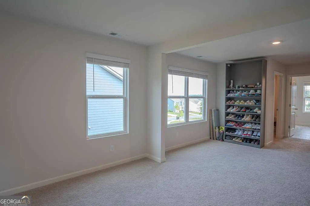 6827 Chataran Dr — photo 10 of 26