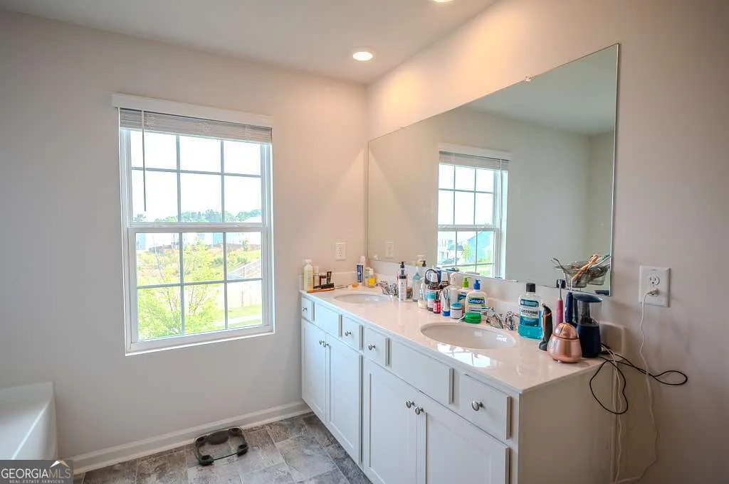 6827 Chataran Dr — photo 12 of 26