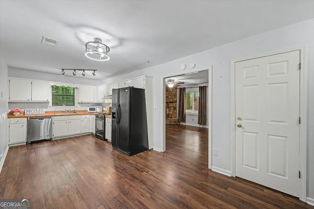 251 Paces Lakes Dr — photo 5 of 44