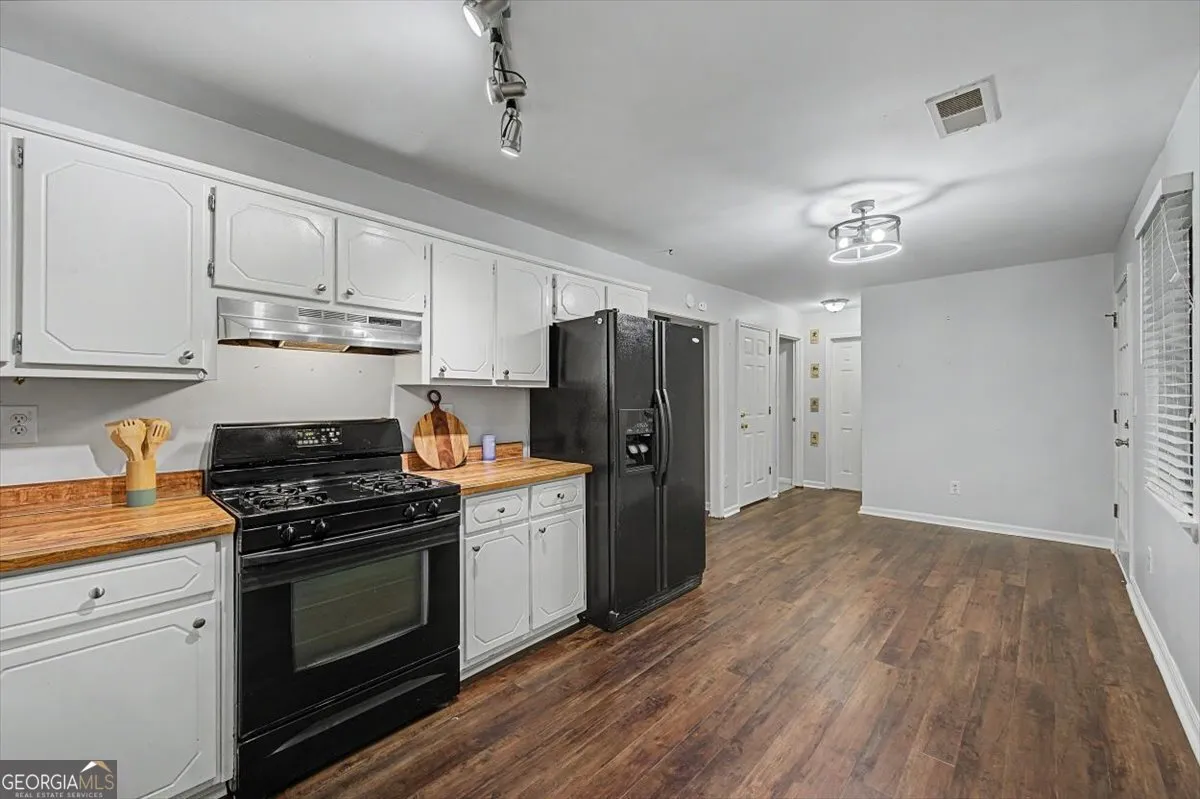 251 Paces Lakes Dr — photo 3 of 44