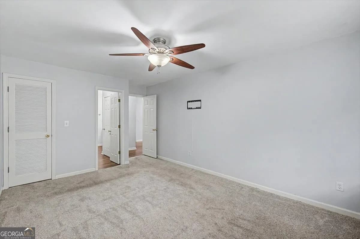 251 Paces Lakes Dr — photo 11 of 44