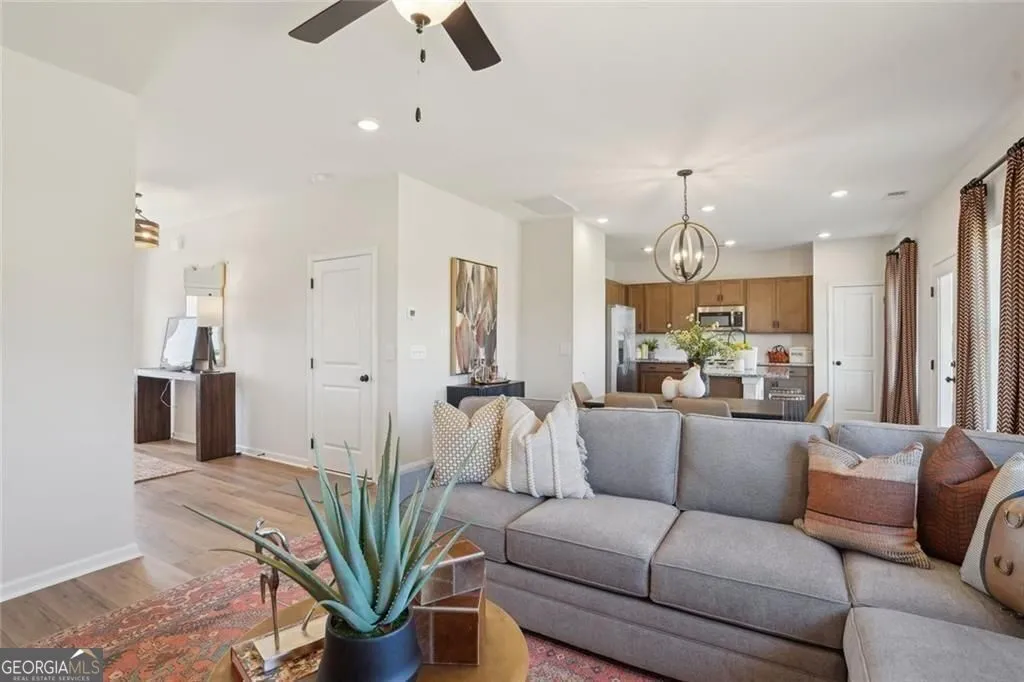 303 Oakmont Dr — photo 4 of 76