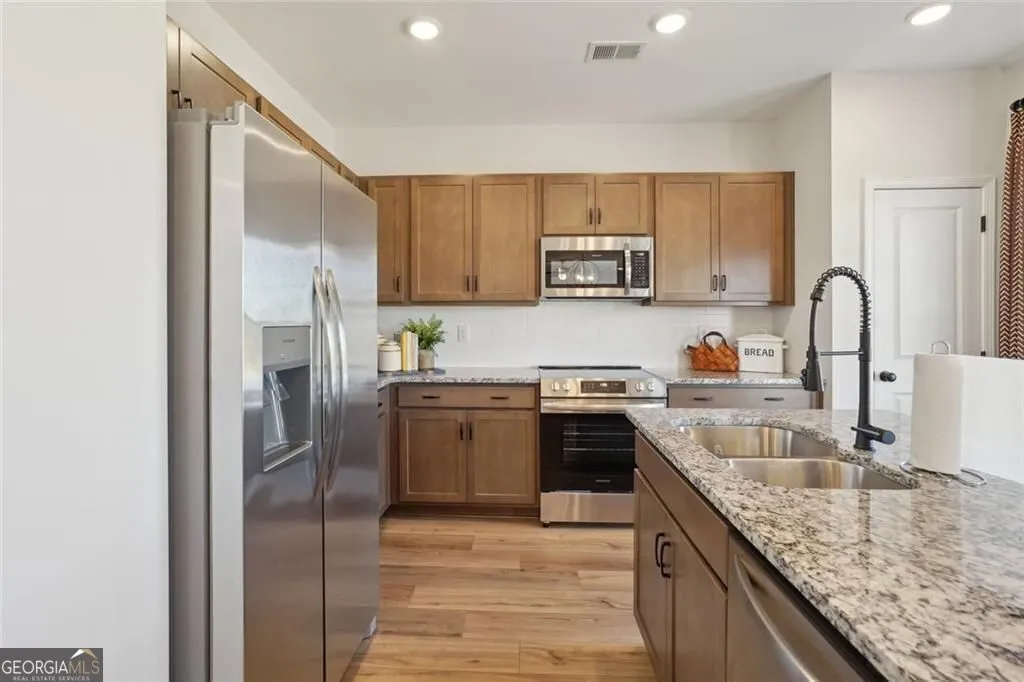 303 Oakmont Dr — photo 15 of 76