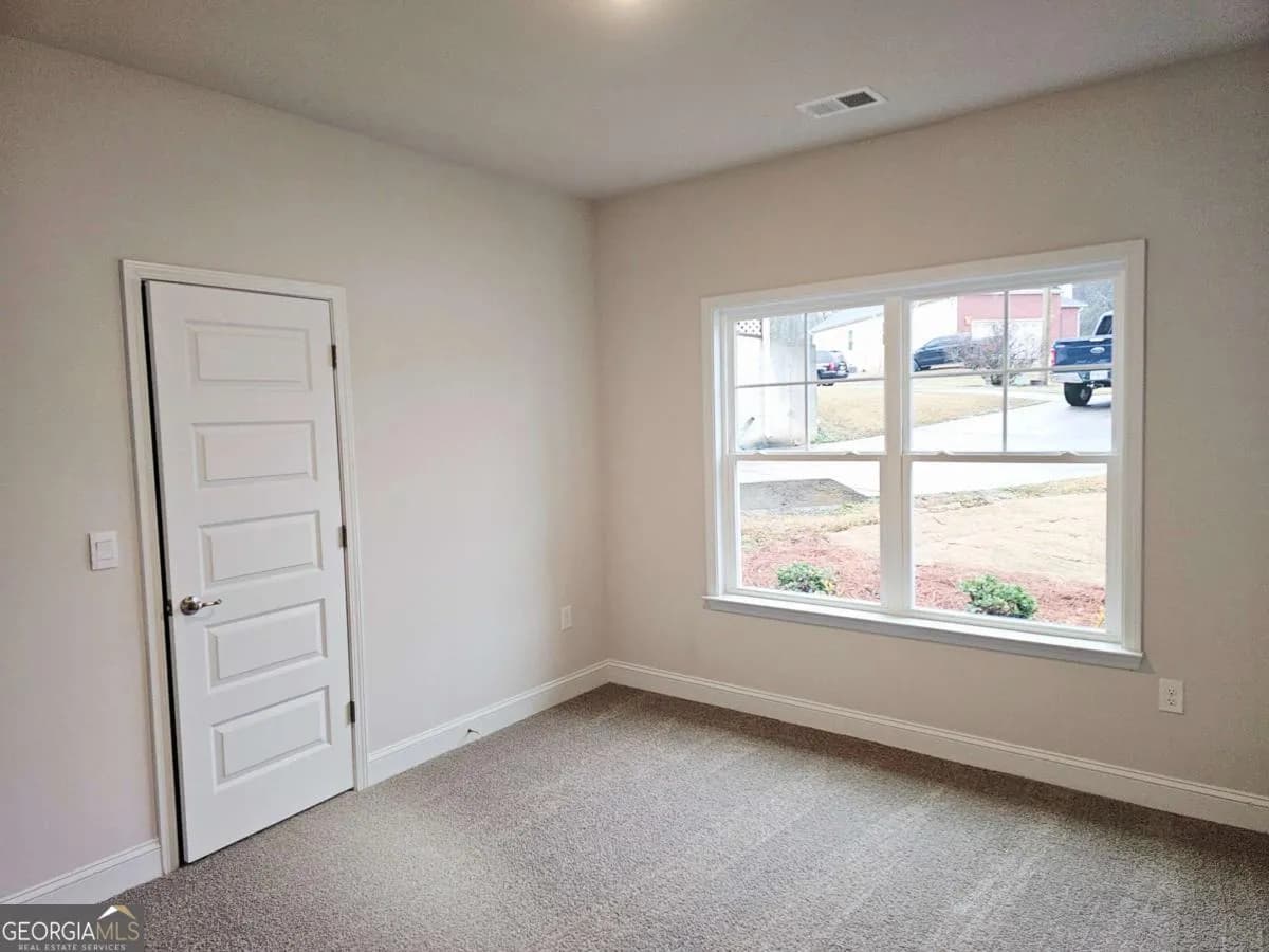216 Rhett Dr — photo 8 of 11