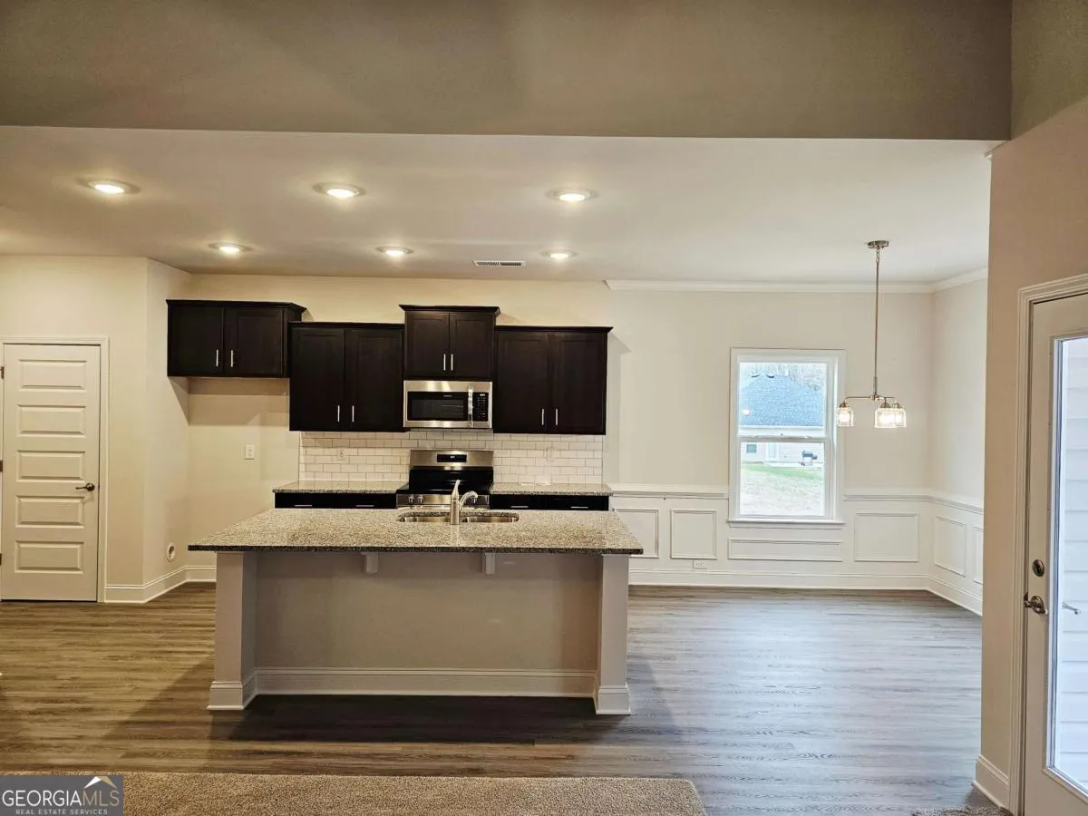 216 Rhett Dr — photo 4 of 11