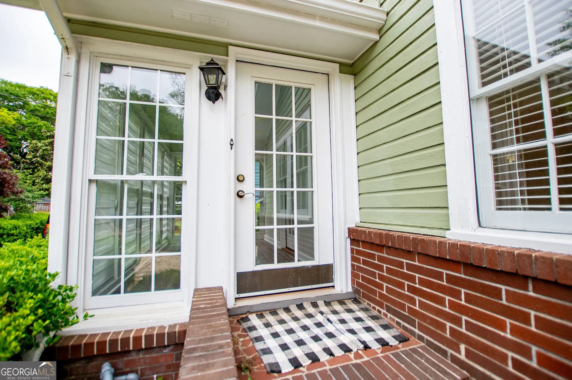 142 Oak Ave — photo 4 of 15