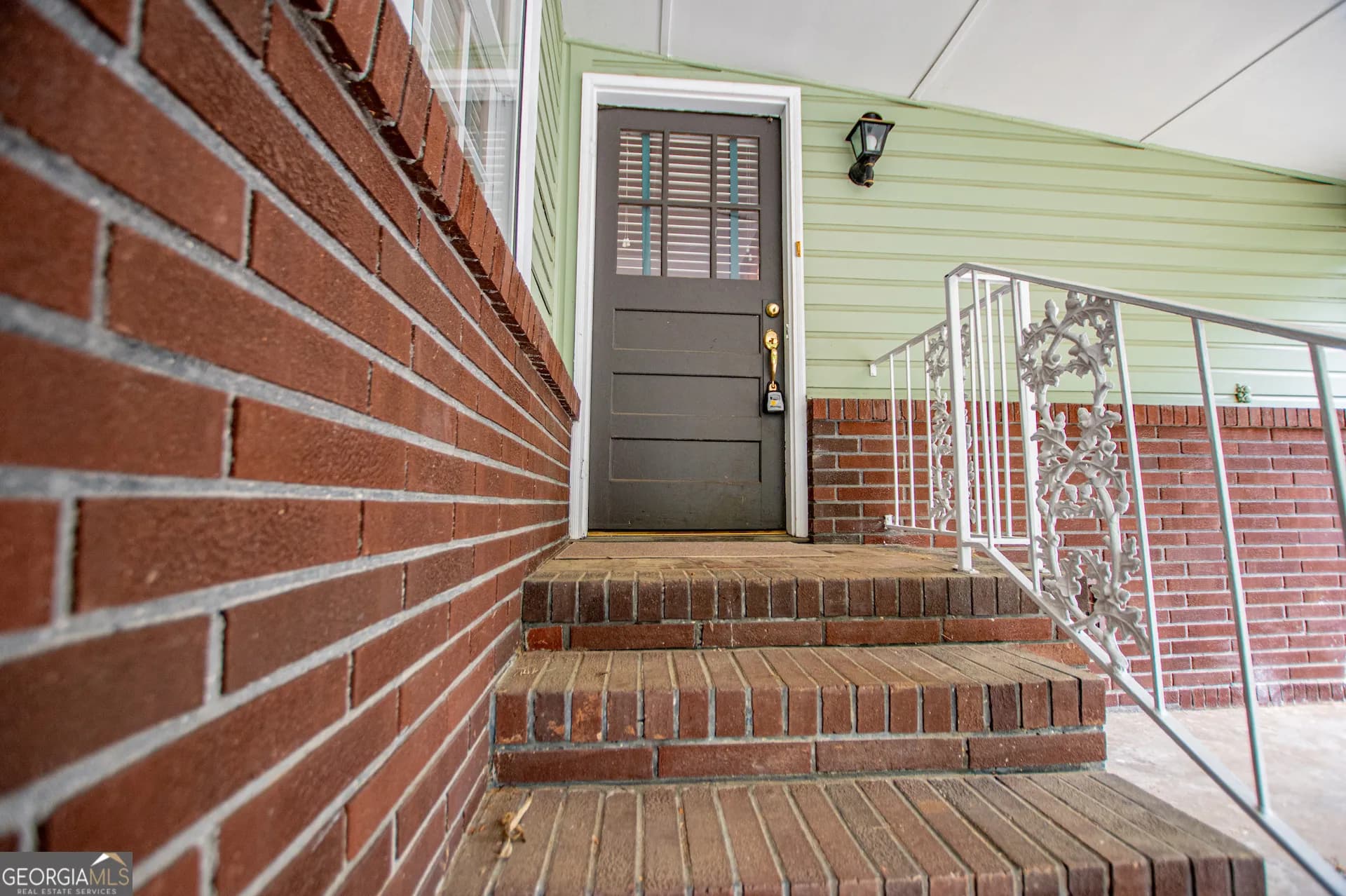 142 Oak Ave — photo 3 of 15