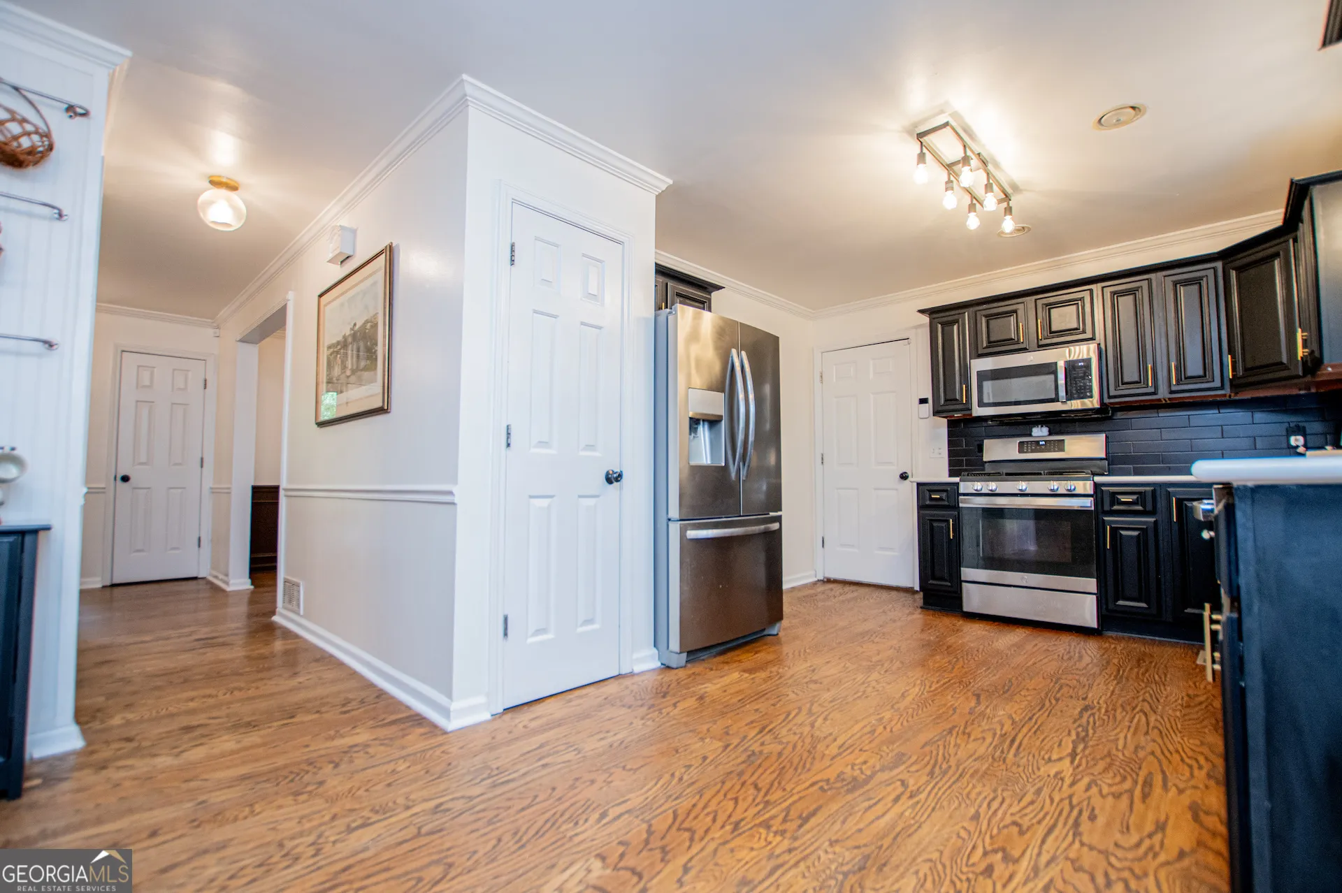 292 Lakeview Ln — photo 3 of 87