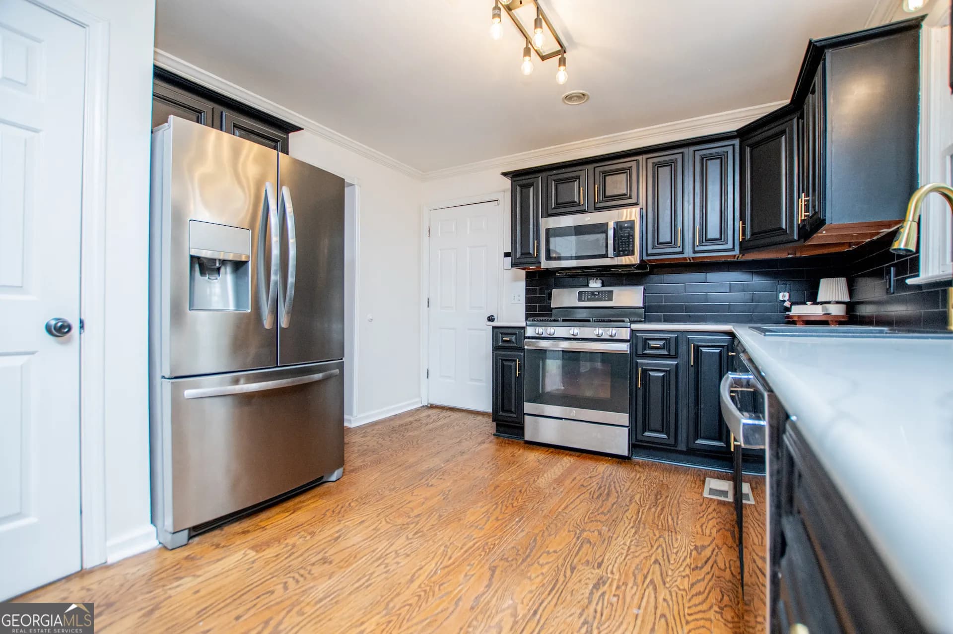 292 Lakeview Ln — photo 6 of 87