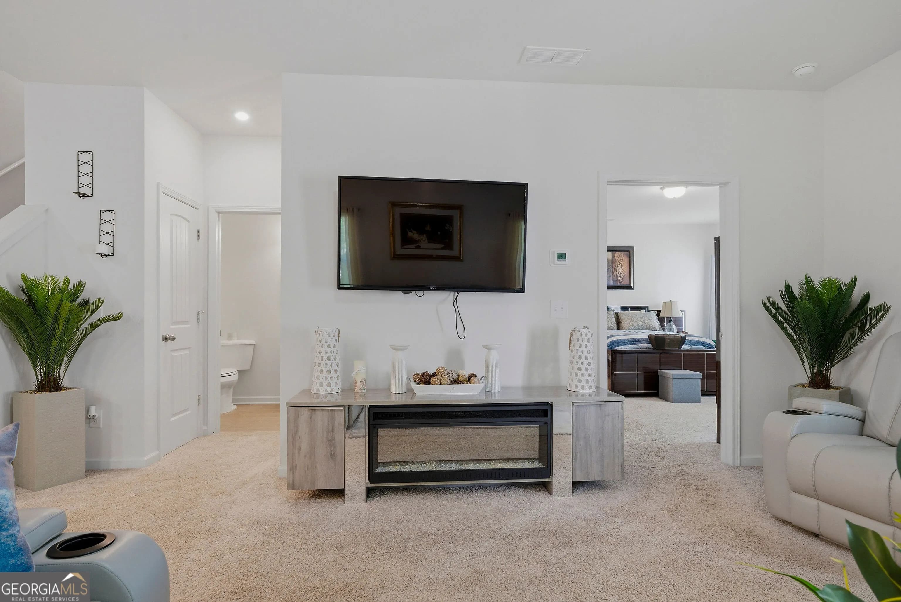 637 Simmons Dr — photo 8 of 34
