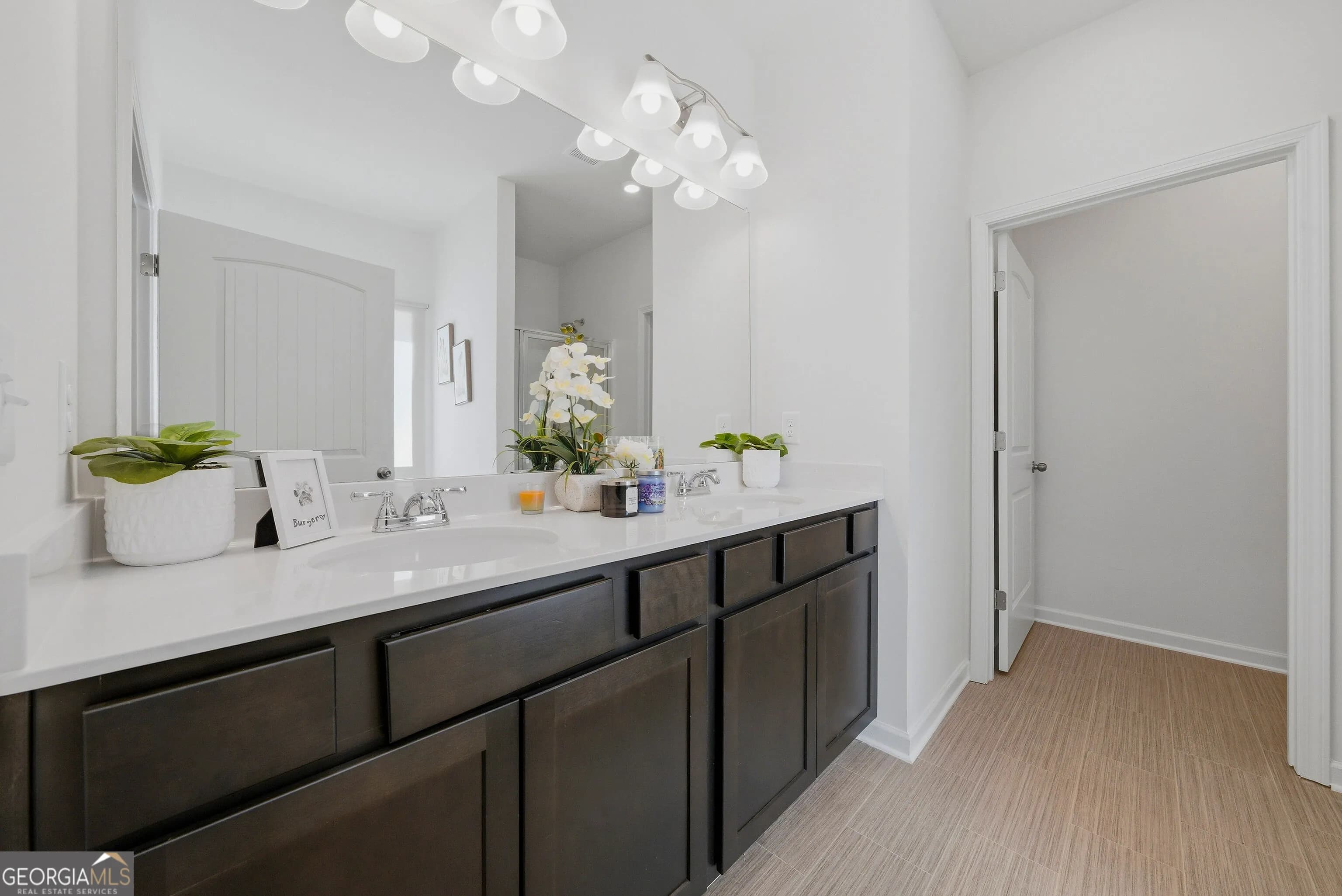 637 Simmons Dr — photo 15 of 34