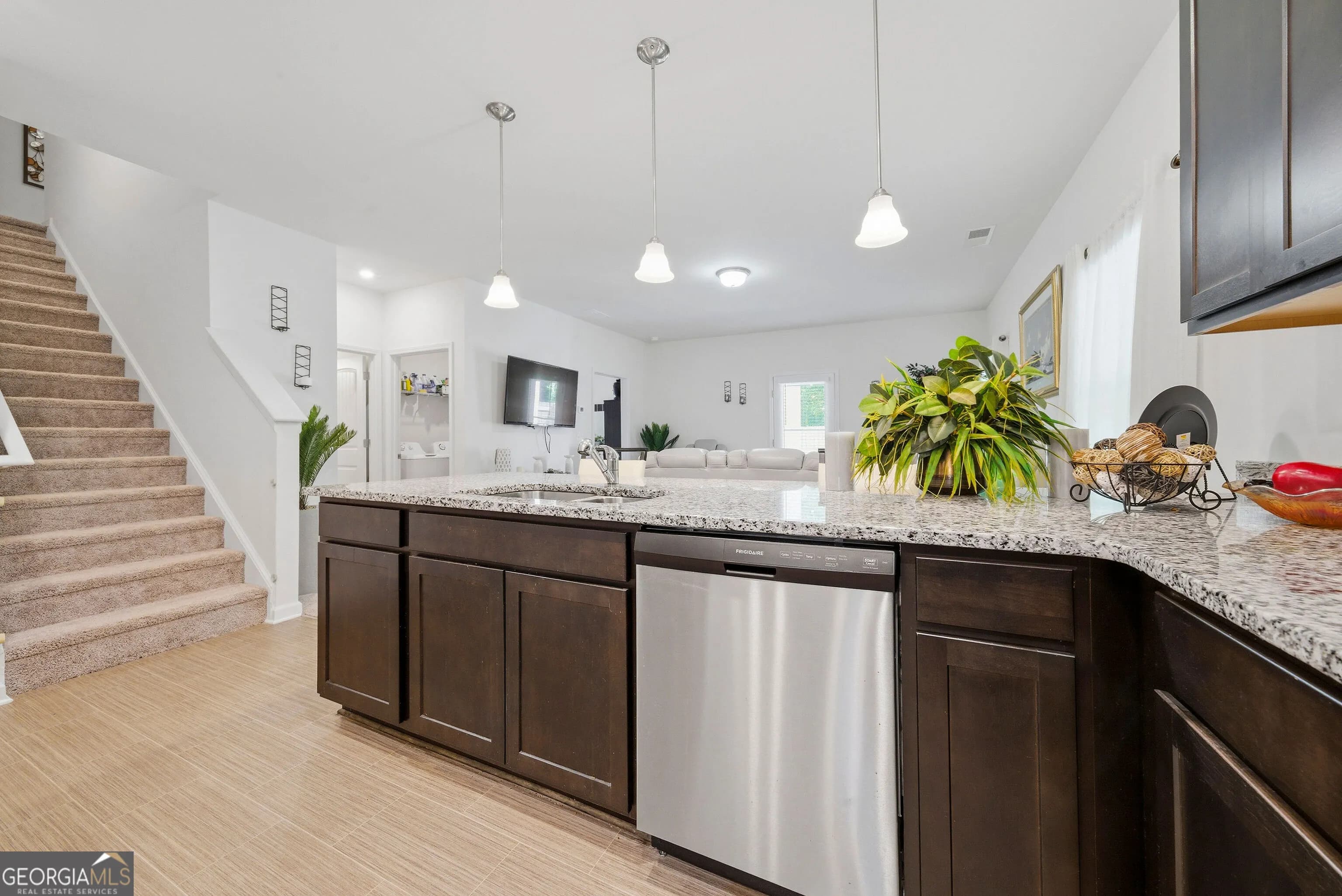 637 Simmons Dr — photo 34 of 34