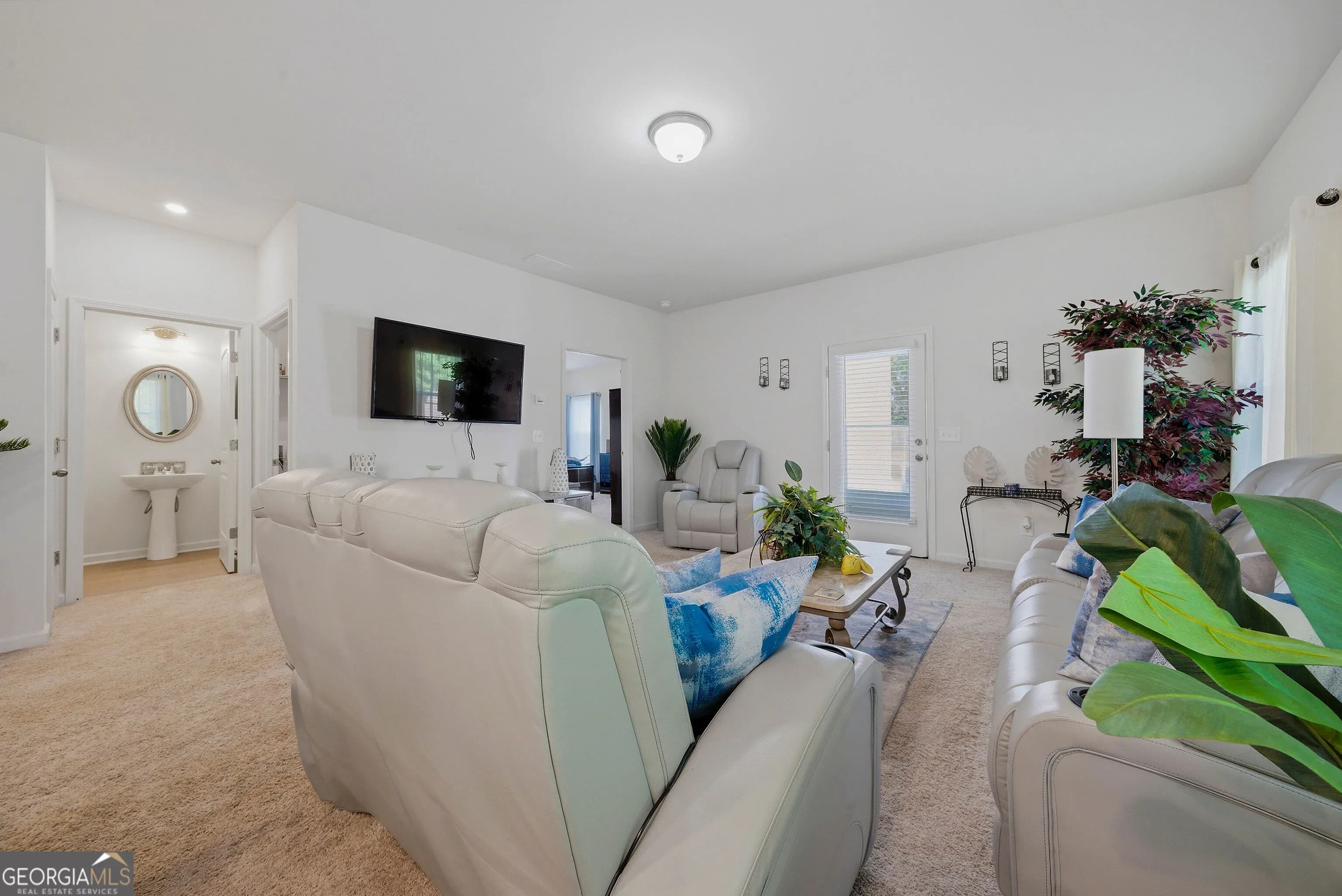 637 Simmons Dr — photo 5 of 34
