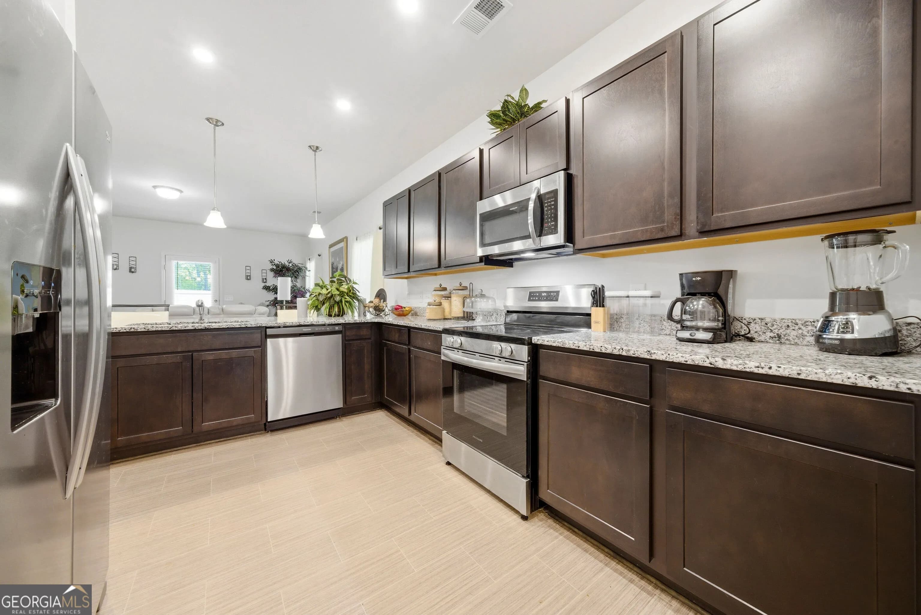 637 Simmons Dr — photo 32 of 34