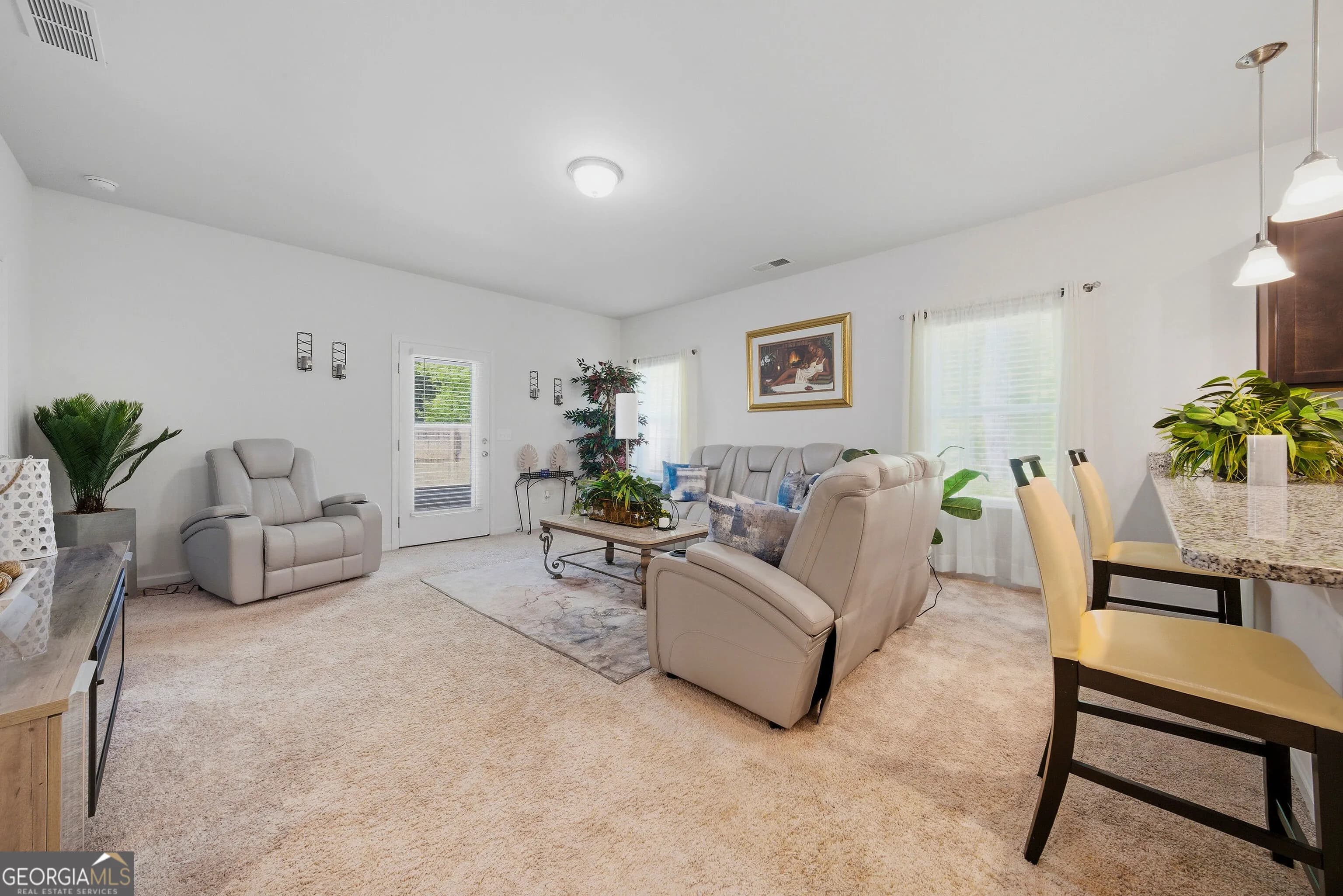 637 Simmons Dr — photo 4 of 34