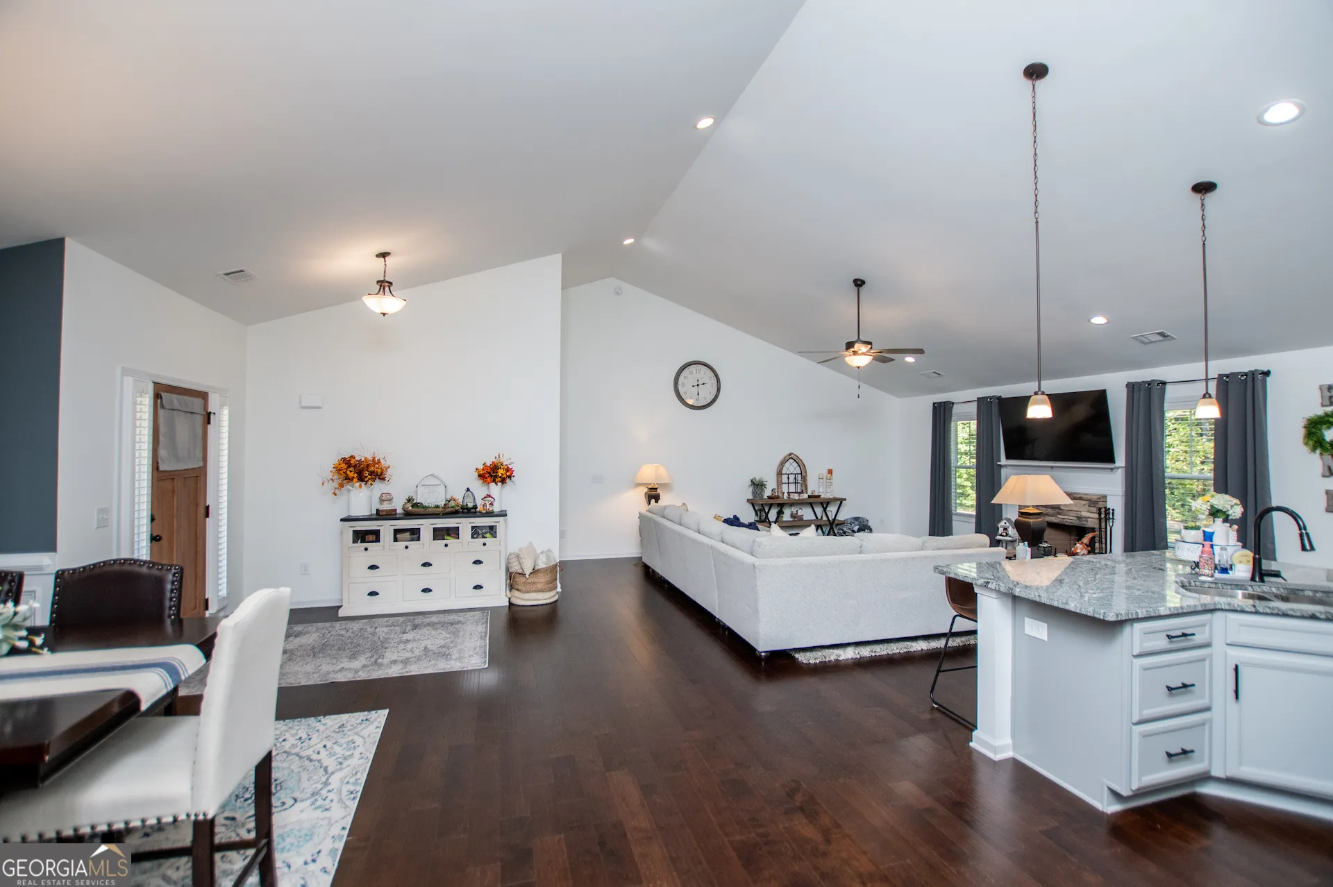 142 Lawrence Dr — photo 3 of 84