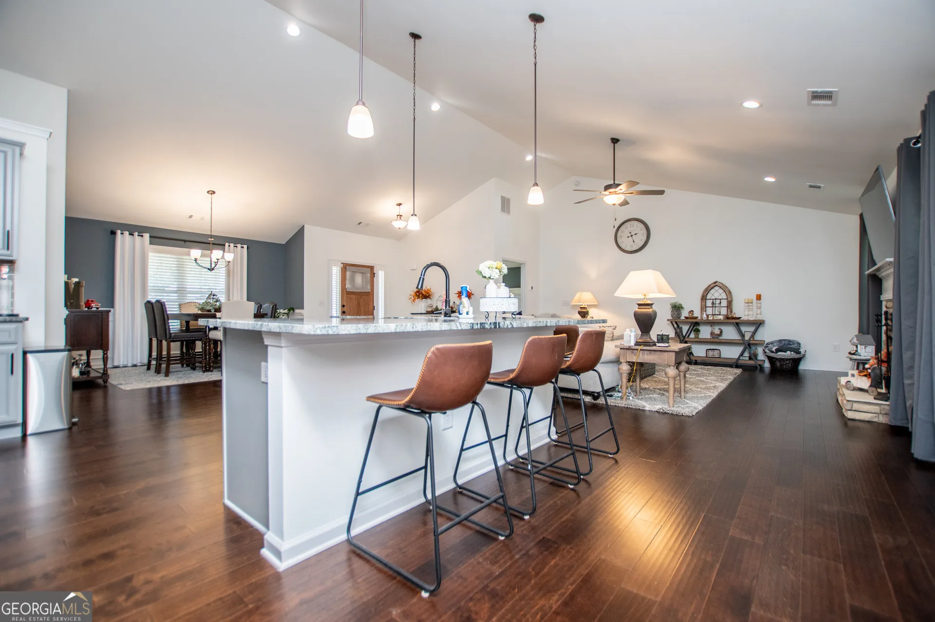 142 Lawrence Dr — photo 4 of 84