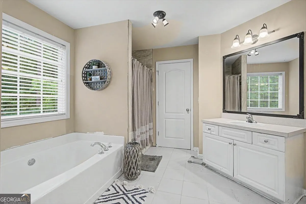 21 Chandler Ridge Dr — photo 9 of 34