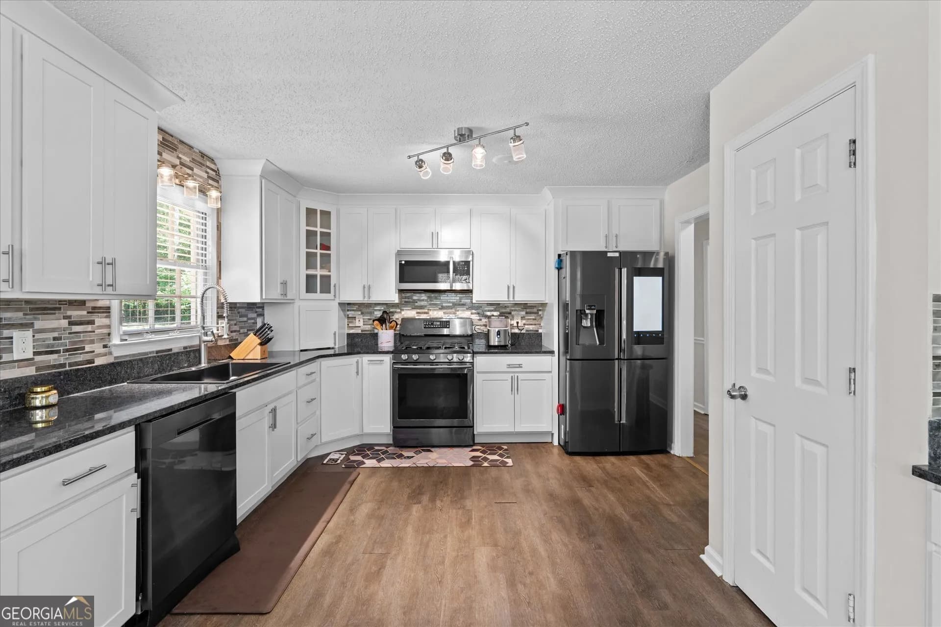 51 Bedford Ct — photo 3 of 42