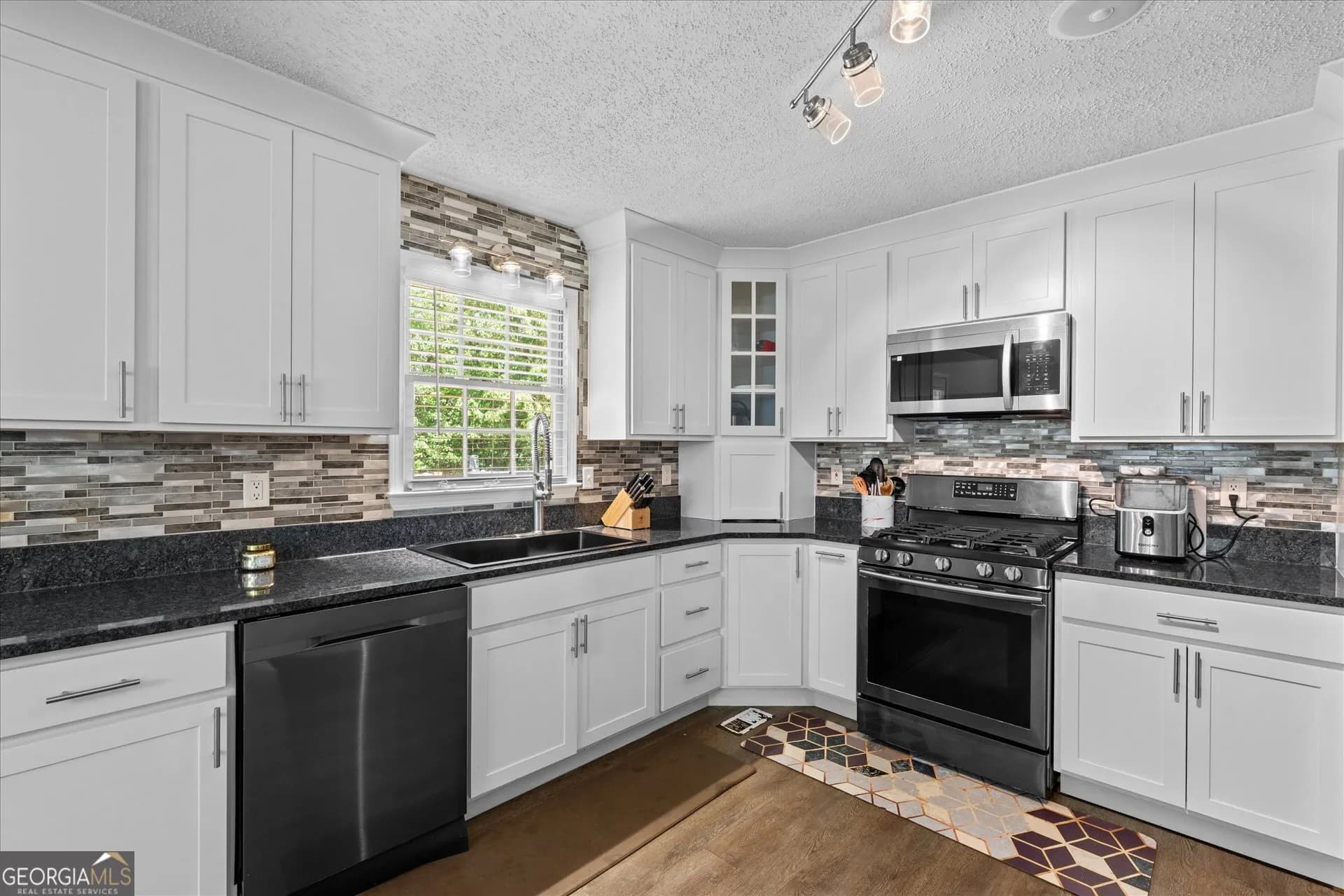 51 Bedford Ct — photo 4 of 42