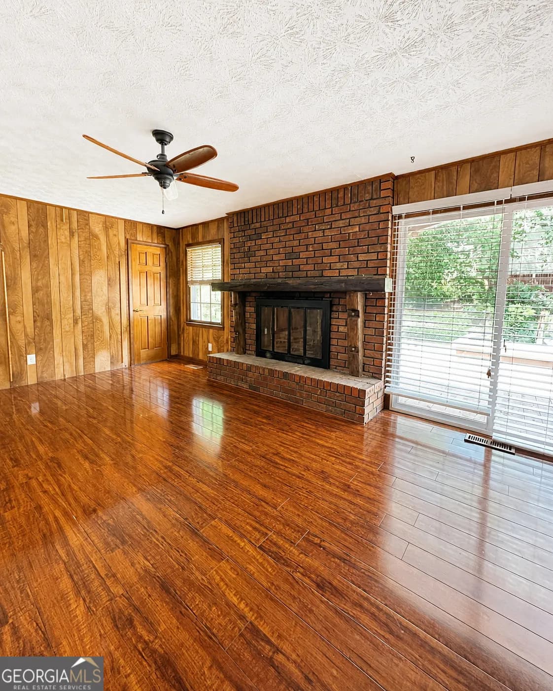 3750 Briarcliff Dr — photo 3 of 29