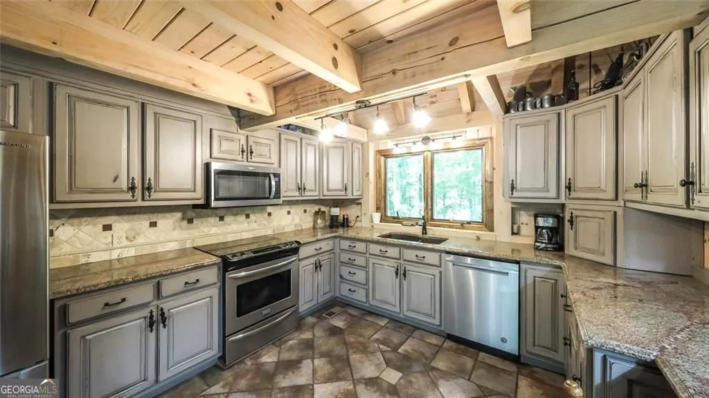 9511 Highpoint Rd — photo 8 of 62