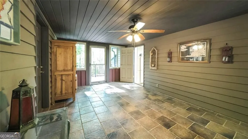 9511 Highpoint Rd — photo 39 of 62