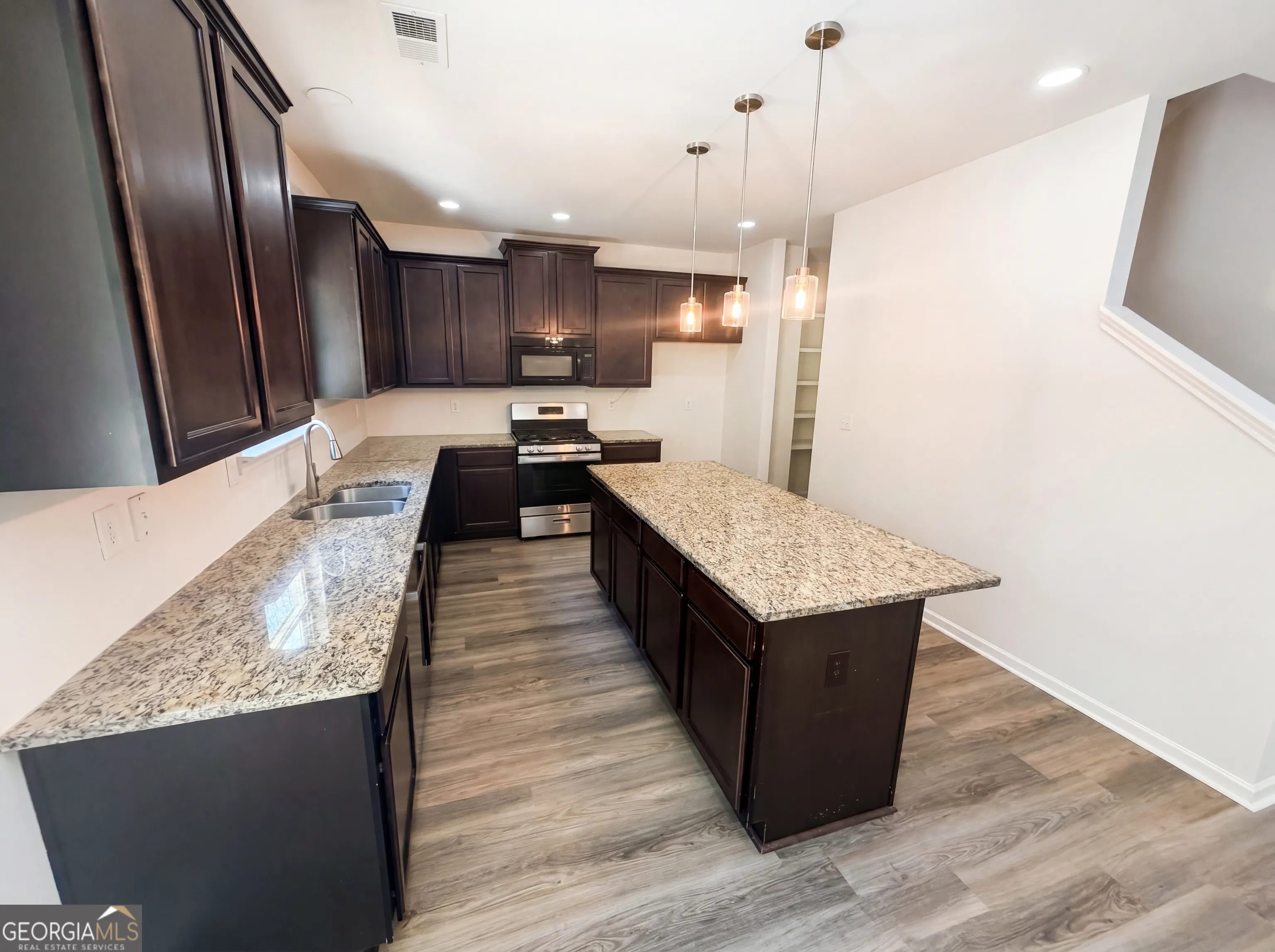 5049 Saphire Ct — photo 18 of 21