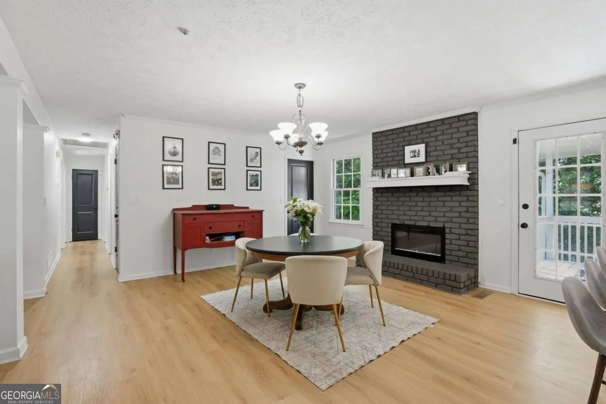 4845 Jennifer Ln — photo 3 of 45