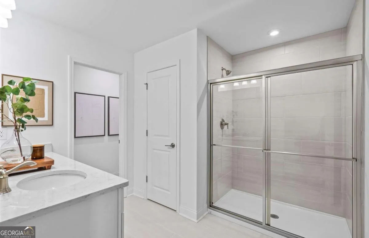904 Hillwood Cir — photo 8 of 26