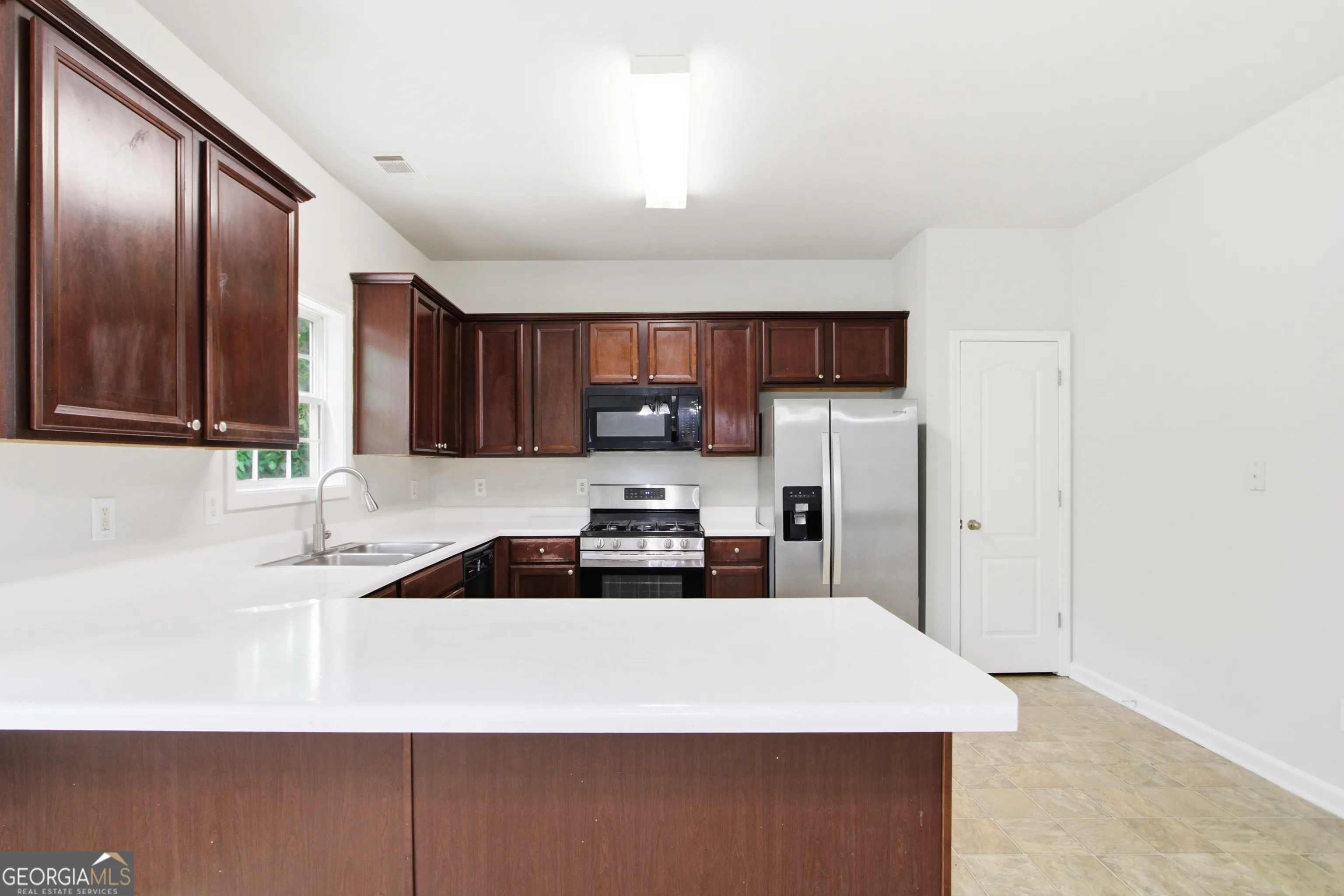 3105 Anneewakee Falls Pkwy — photo 2 of 40