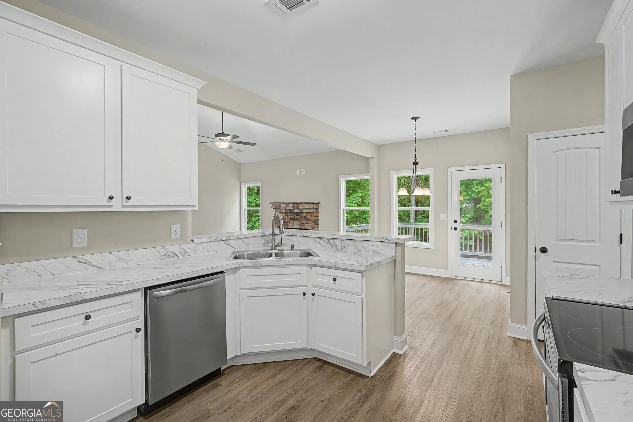 504 Iris Way — photo 12 of 60