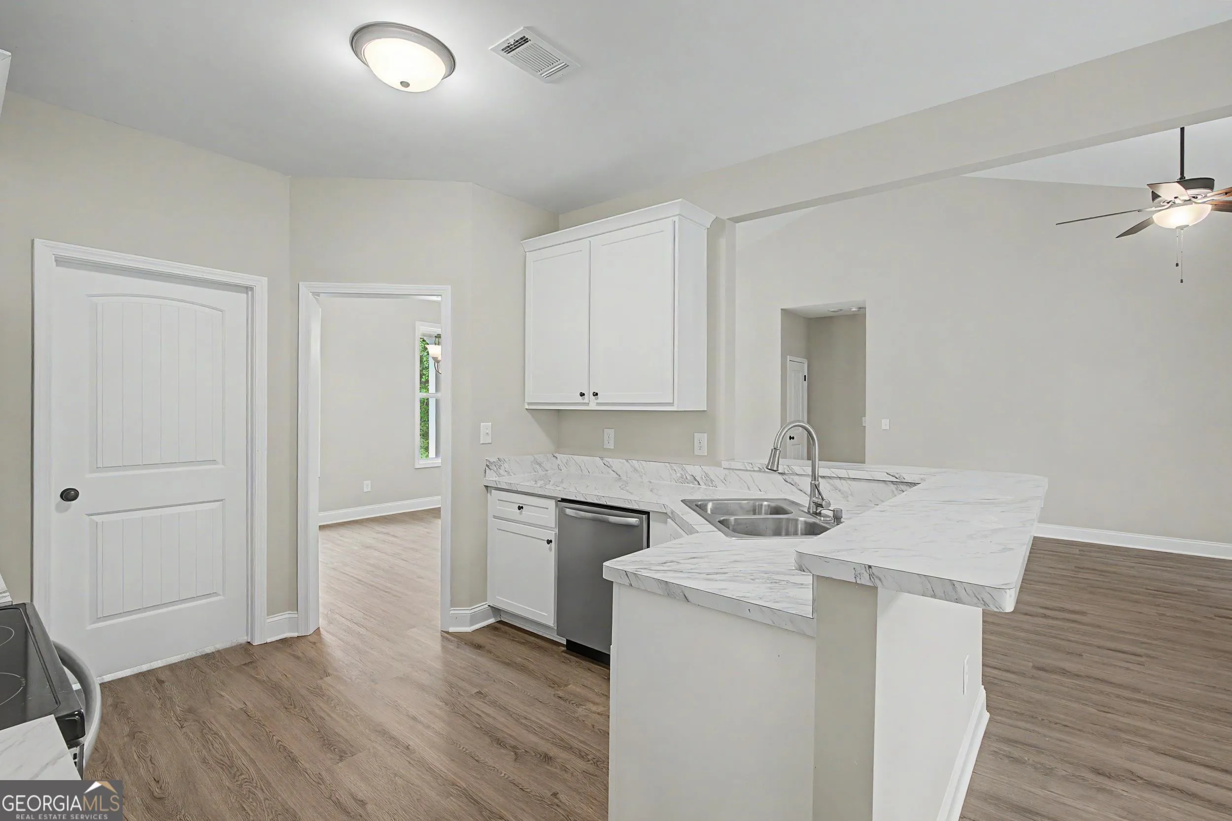 504 Iris Way — photo 14 of 60