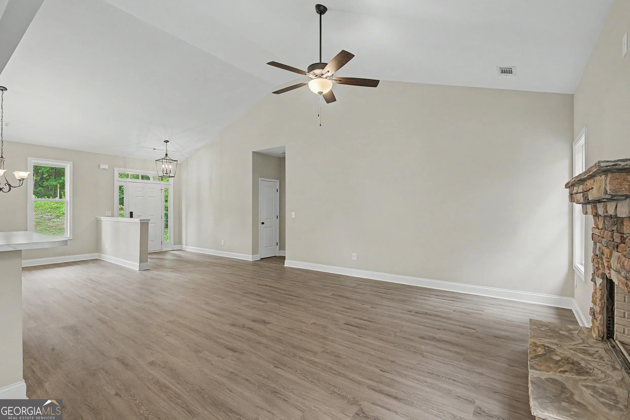 504 Iris Way — photo 5 of 60