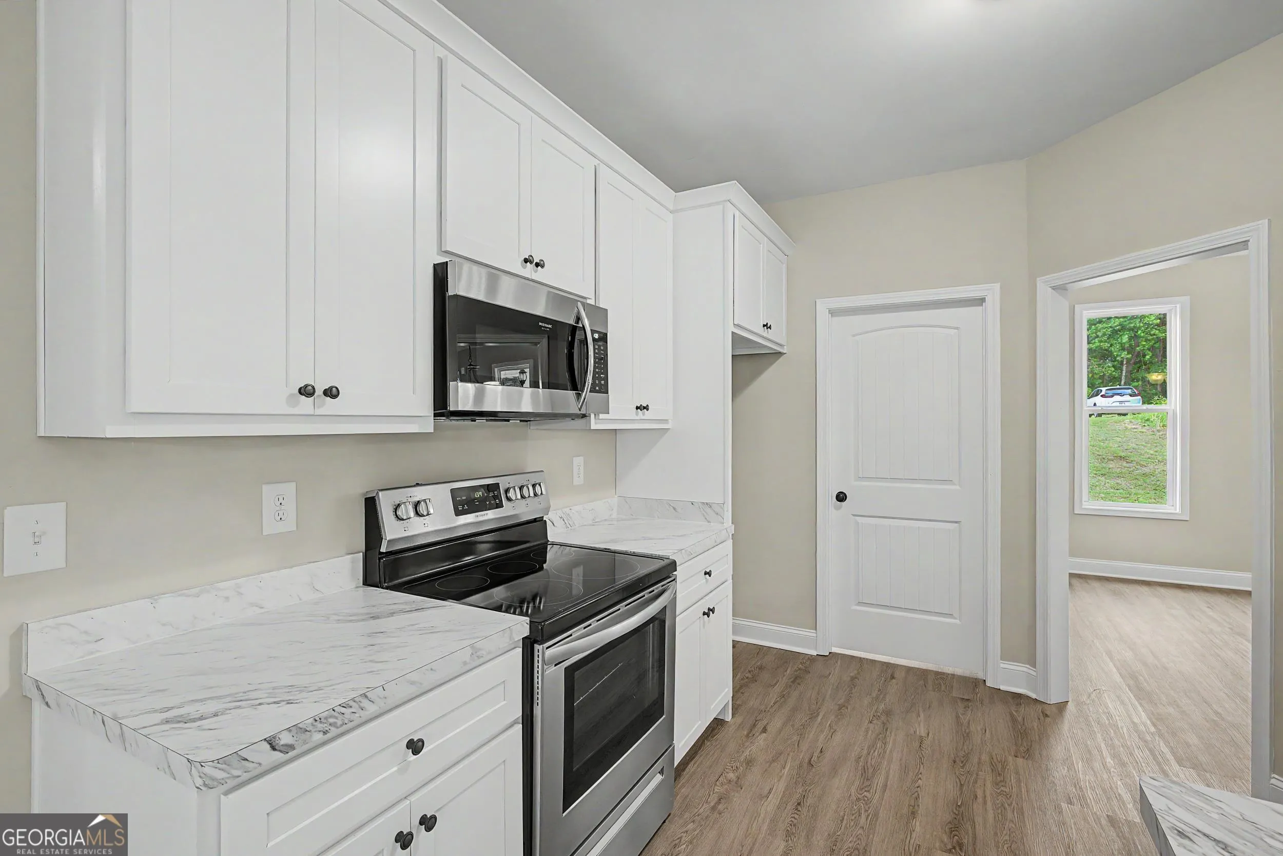 504 Iris Way — photo 10 of 60
