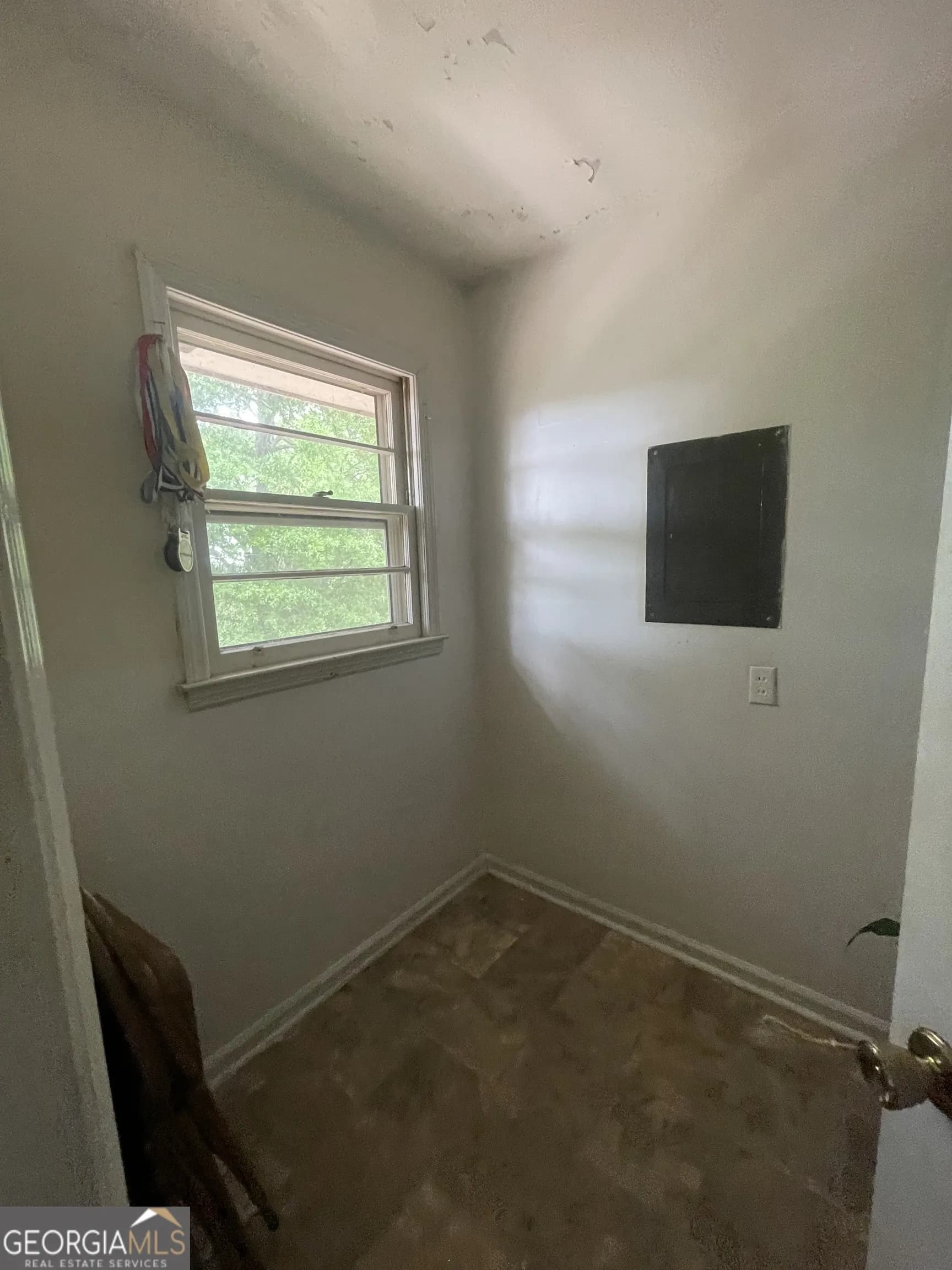 810 Stewart St — photo 12 of 17