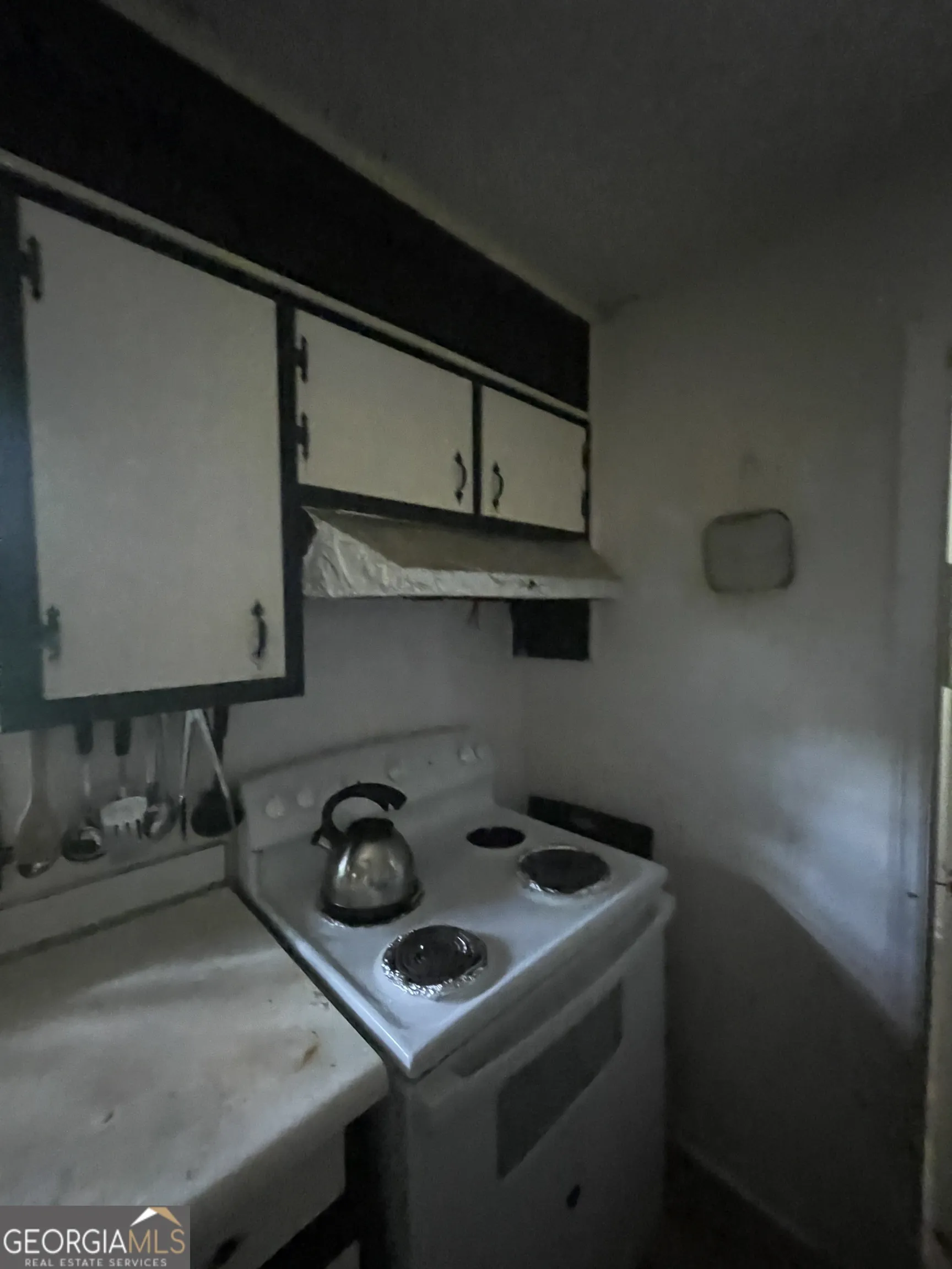810 Stewart St — photo 11 of 17