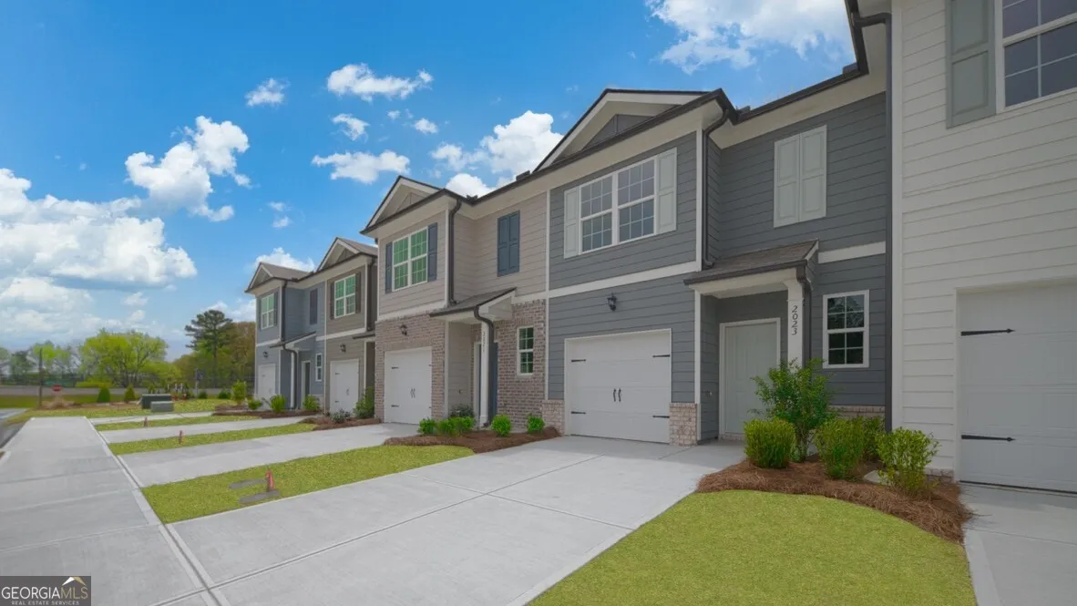2023 Roseleigh Dr — photo 2 of 29