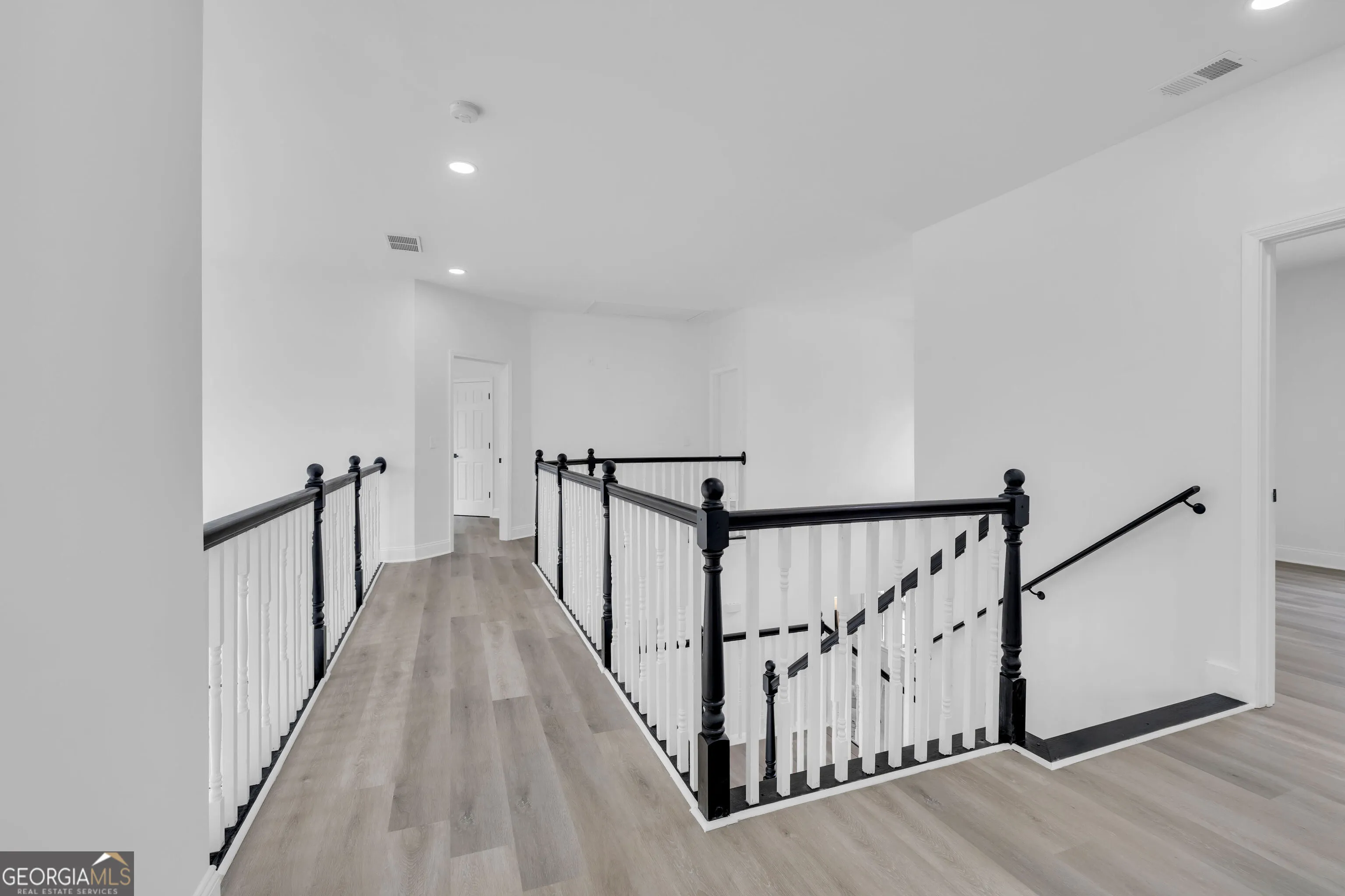 5401 South Lake Dr — photo 5 of 24