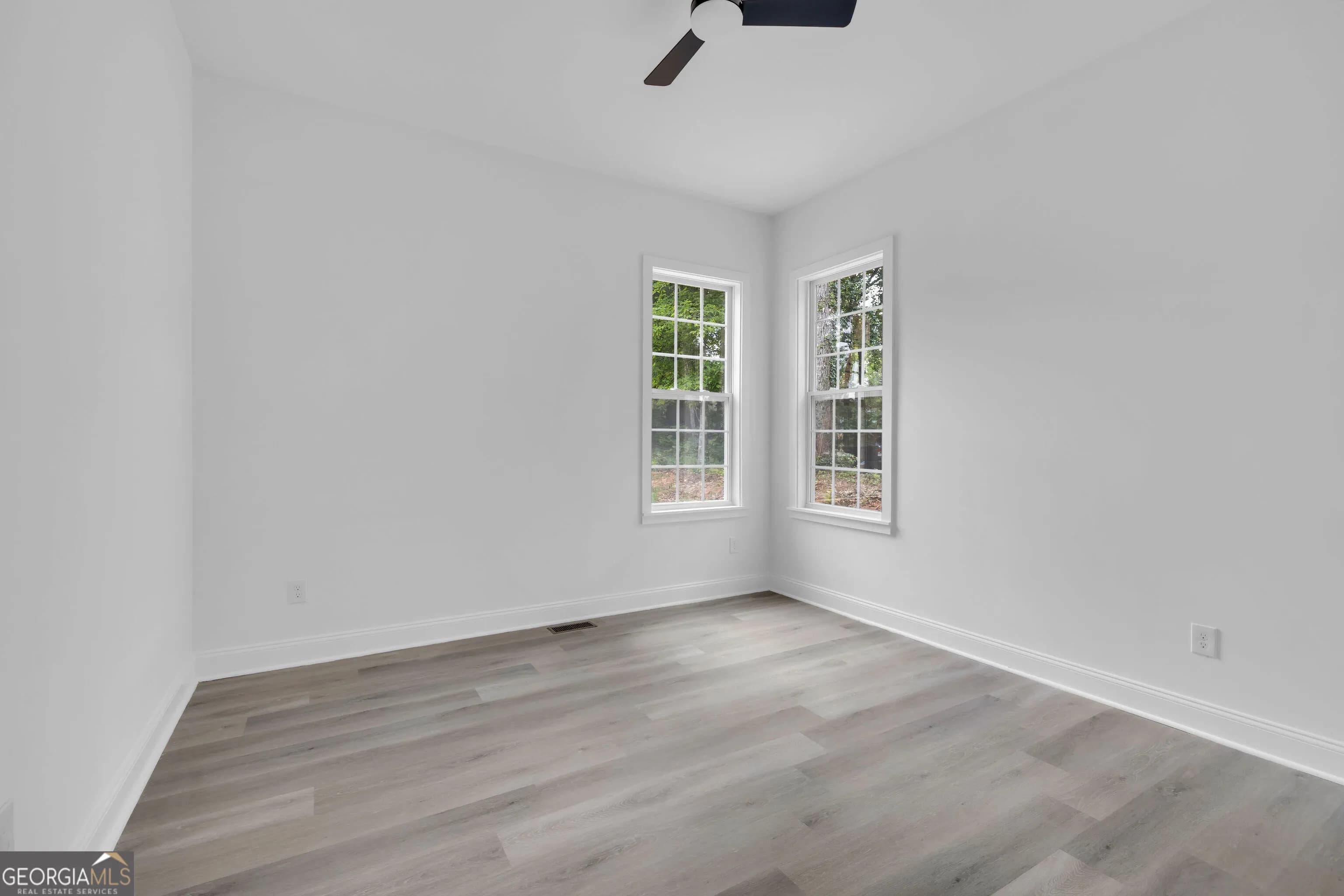 5401 South Lake Dr — photo 12 of 24