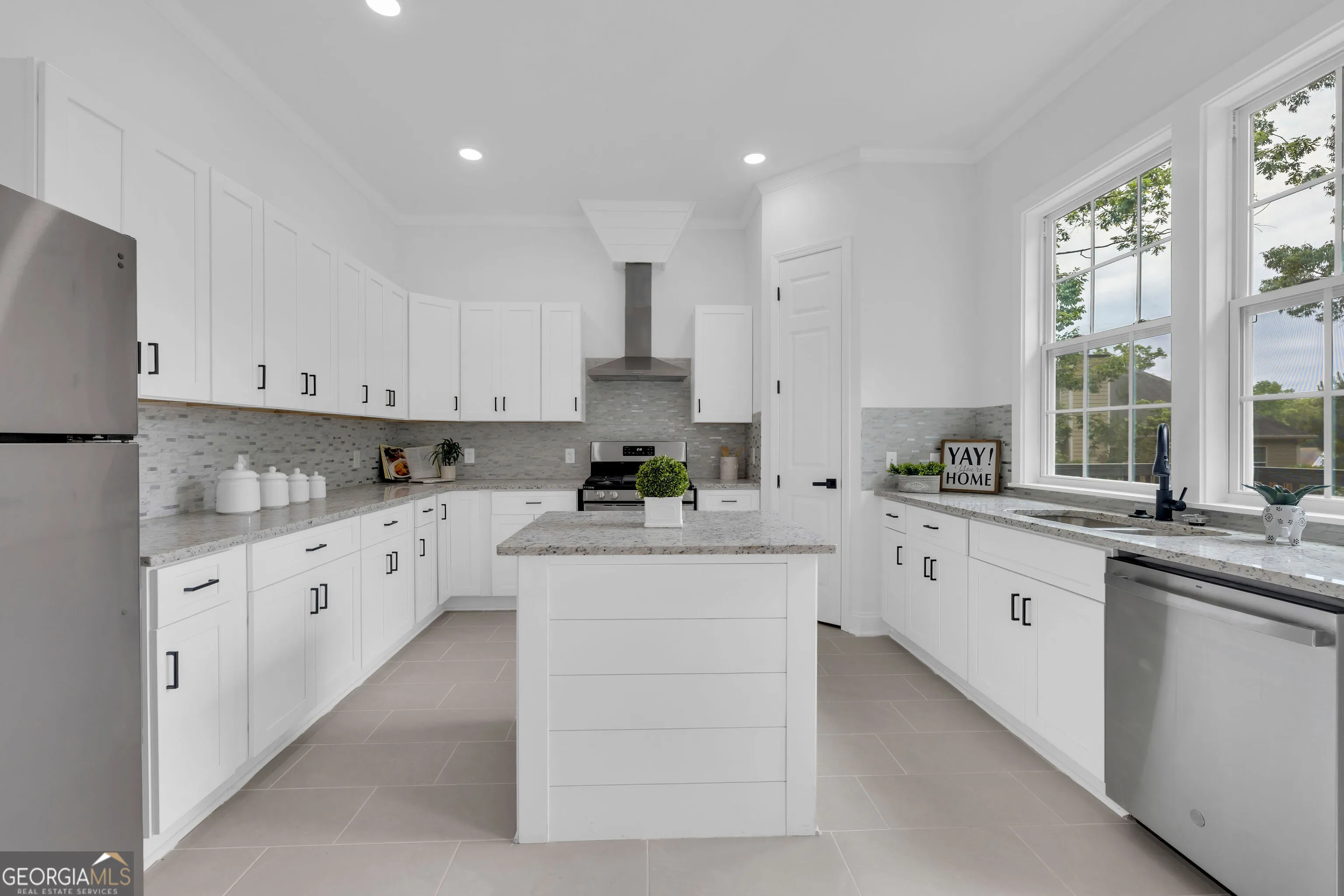 5401 South Lake Dr — photo 3 of 24