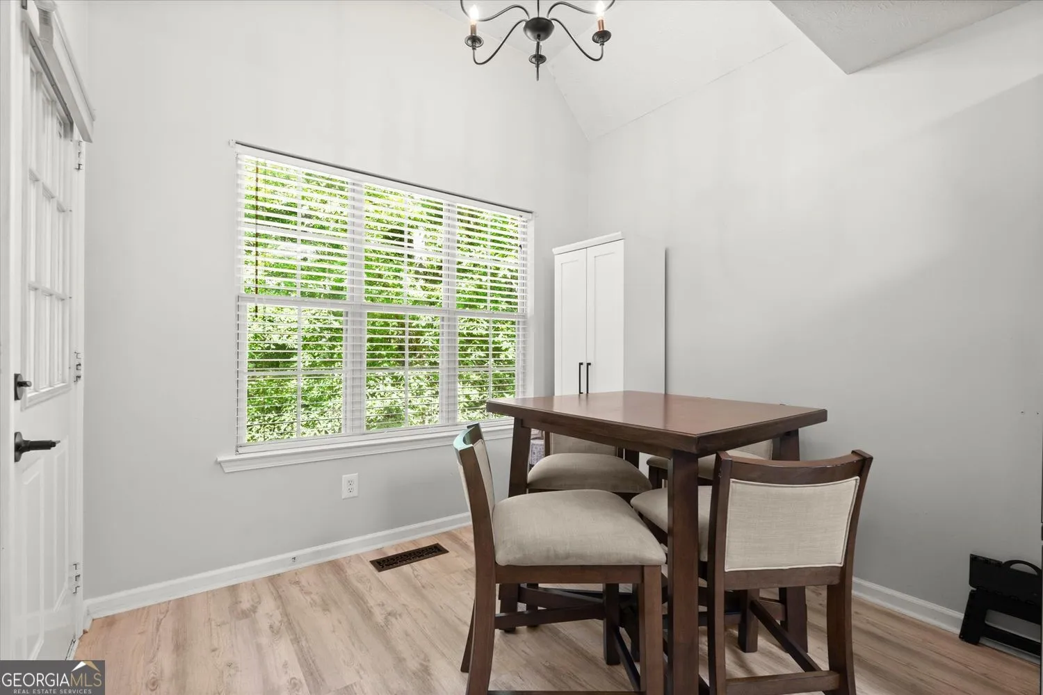 4241 Sturbridge Dr — photo 9 of 43