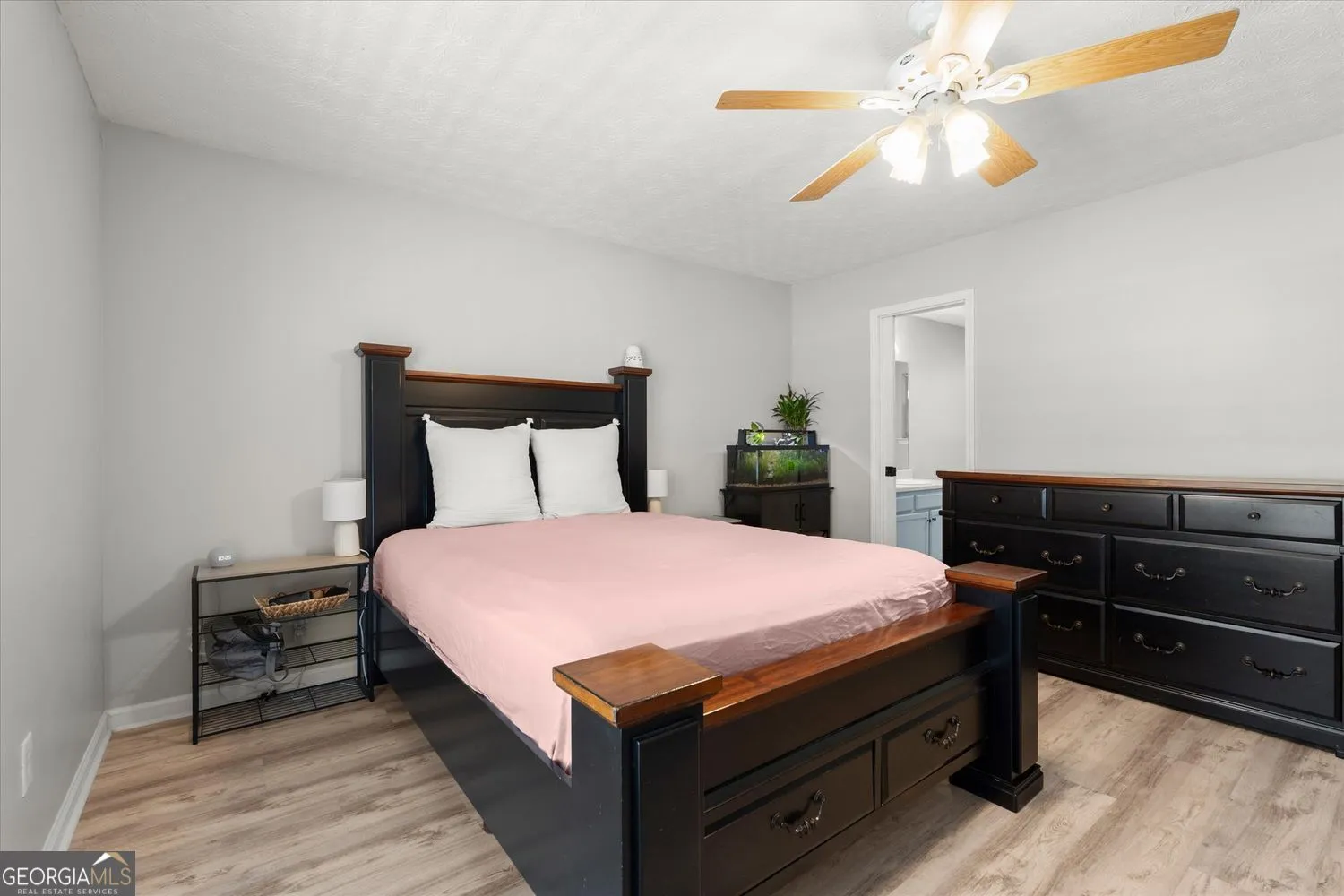 4241 Sturbridge Dr — photo 15 of 43