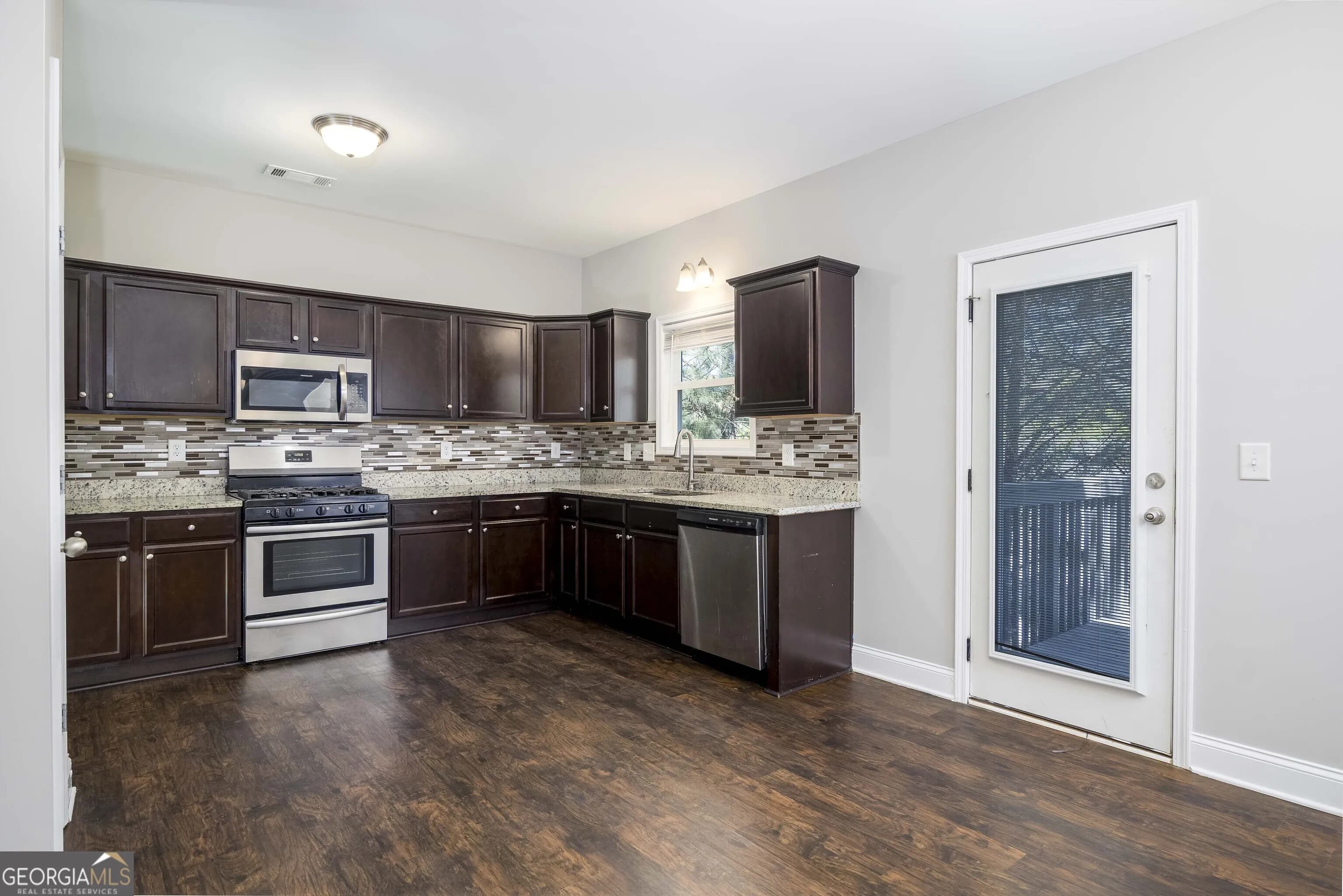 68 Crescent Cmns — photo 24 of 26