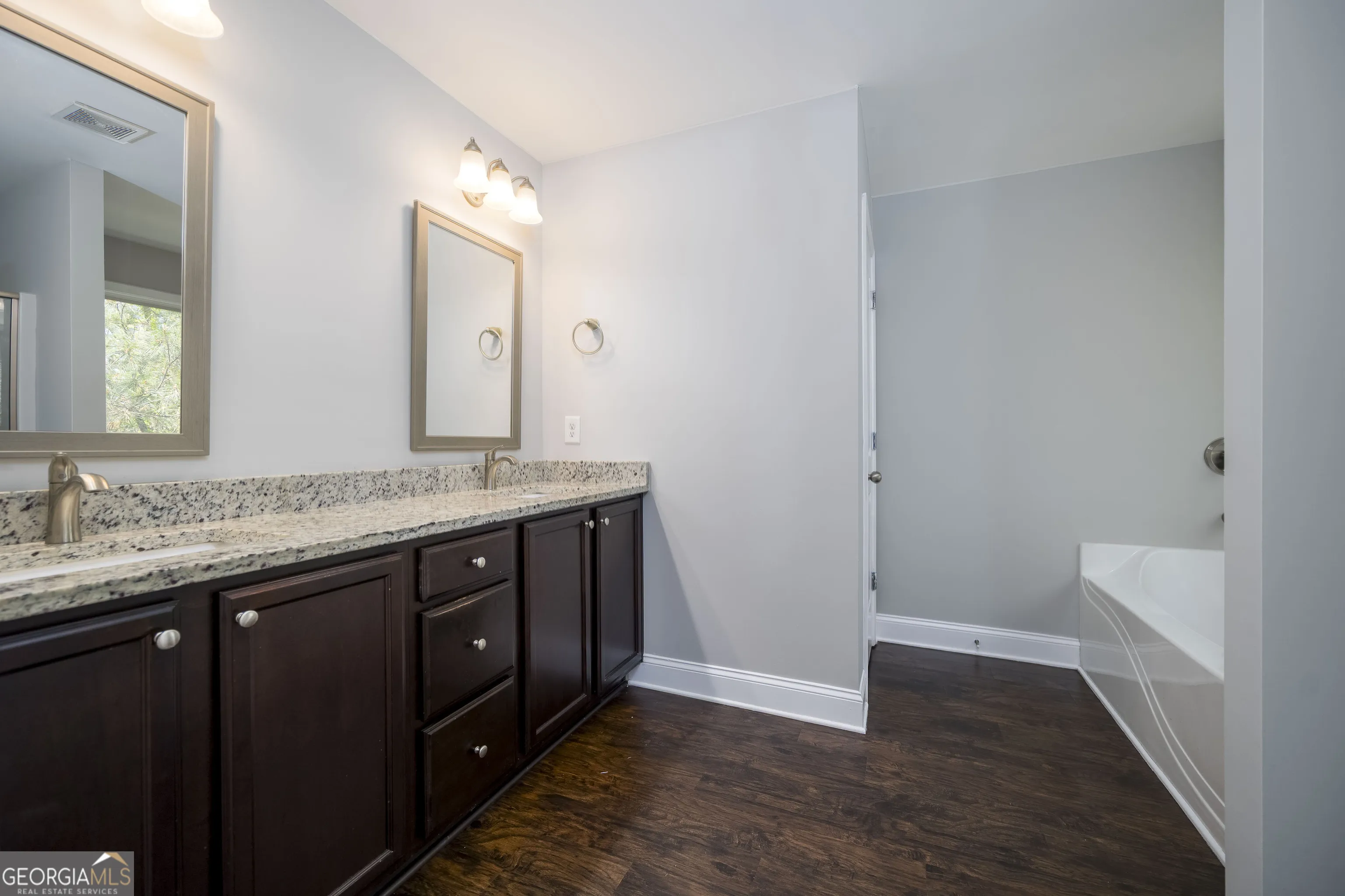 68 Crescent Cmns — photo 4 of 26