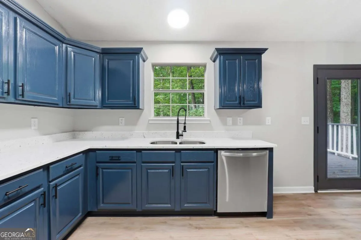3191 Lakeview Pkwy — photo 7 of 43
