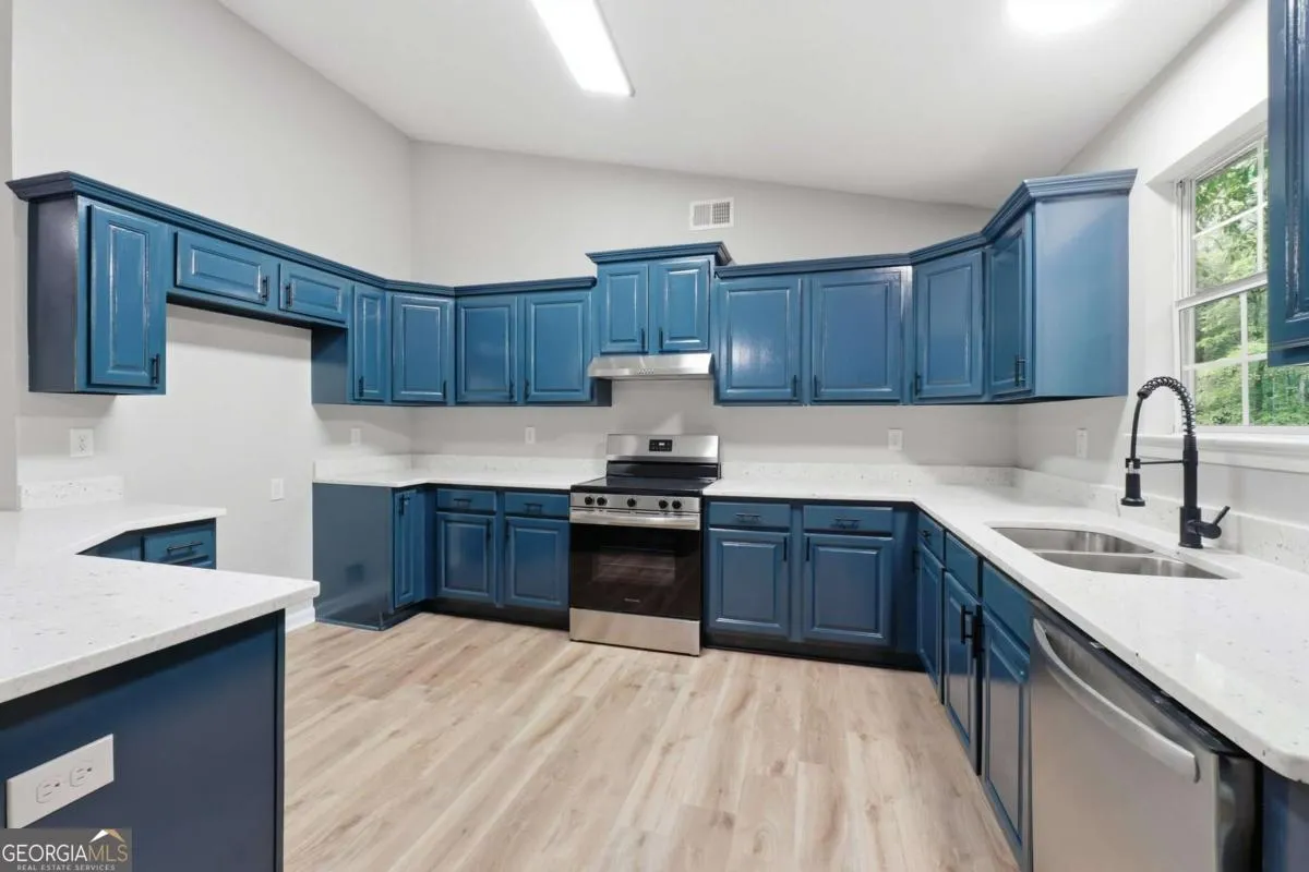 3191 Lakeview Pkwy — photo 6 of 43