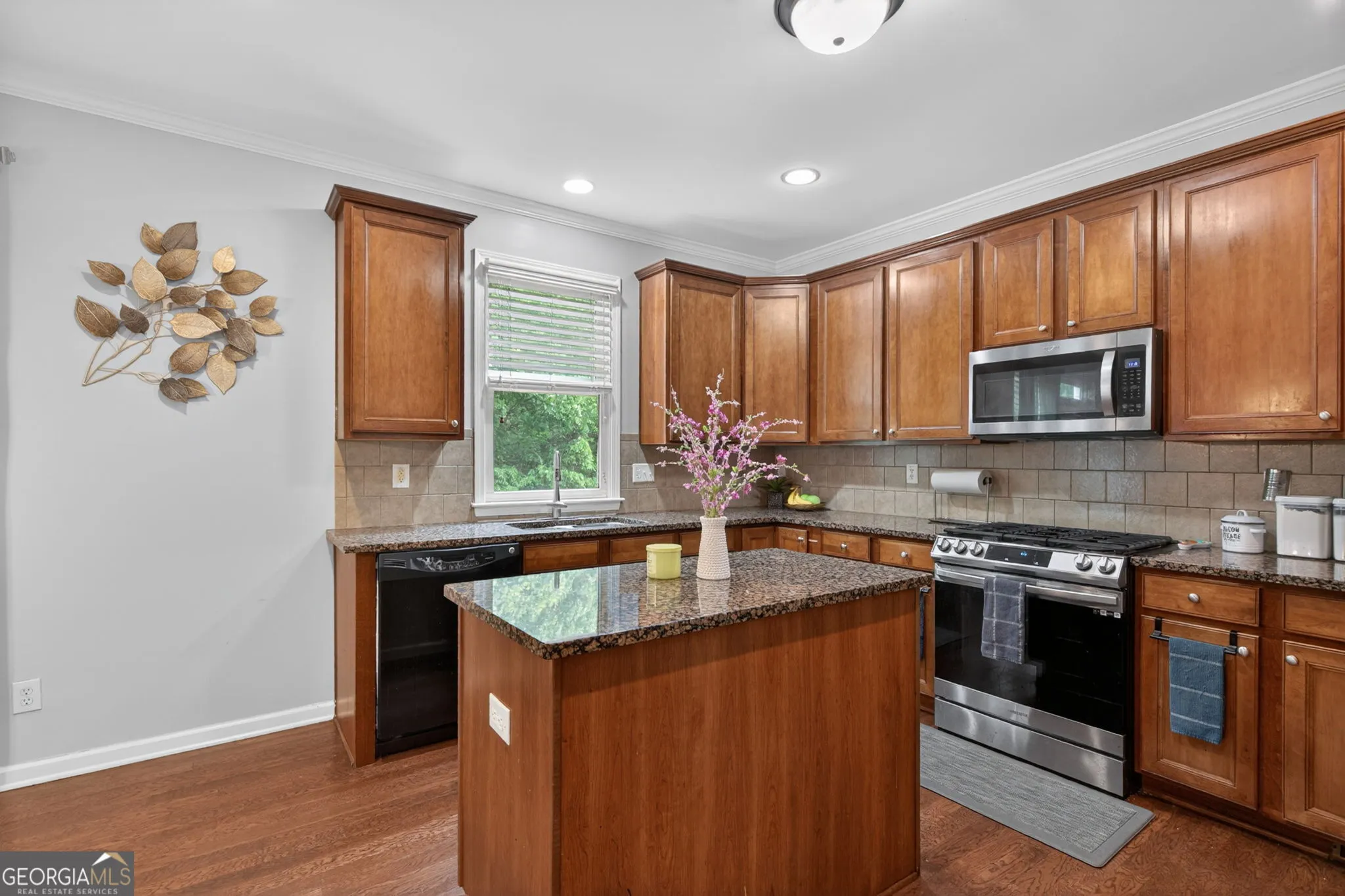 9125 Loxford St — photo 11 of 48