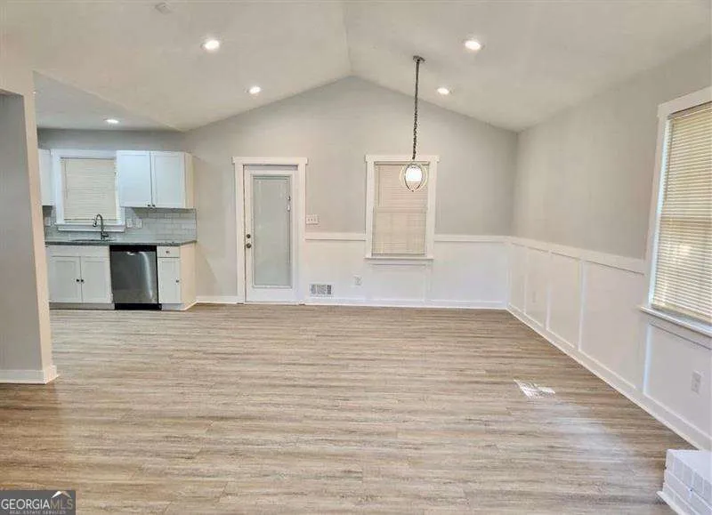 62 Loxley Ct — photo 2 of 7